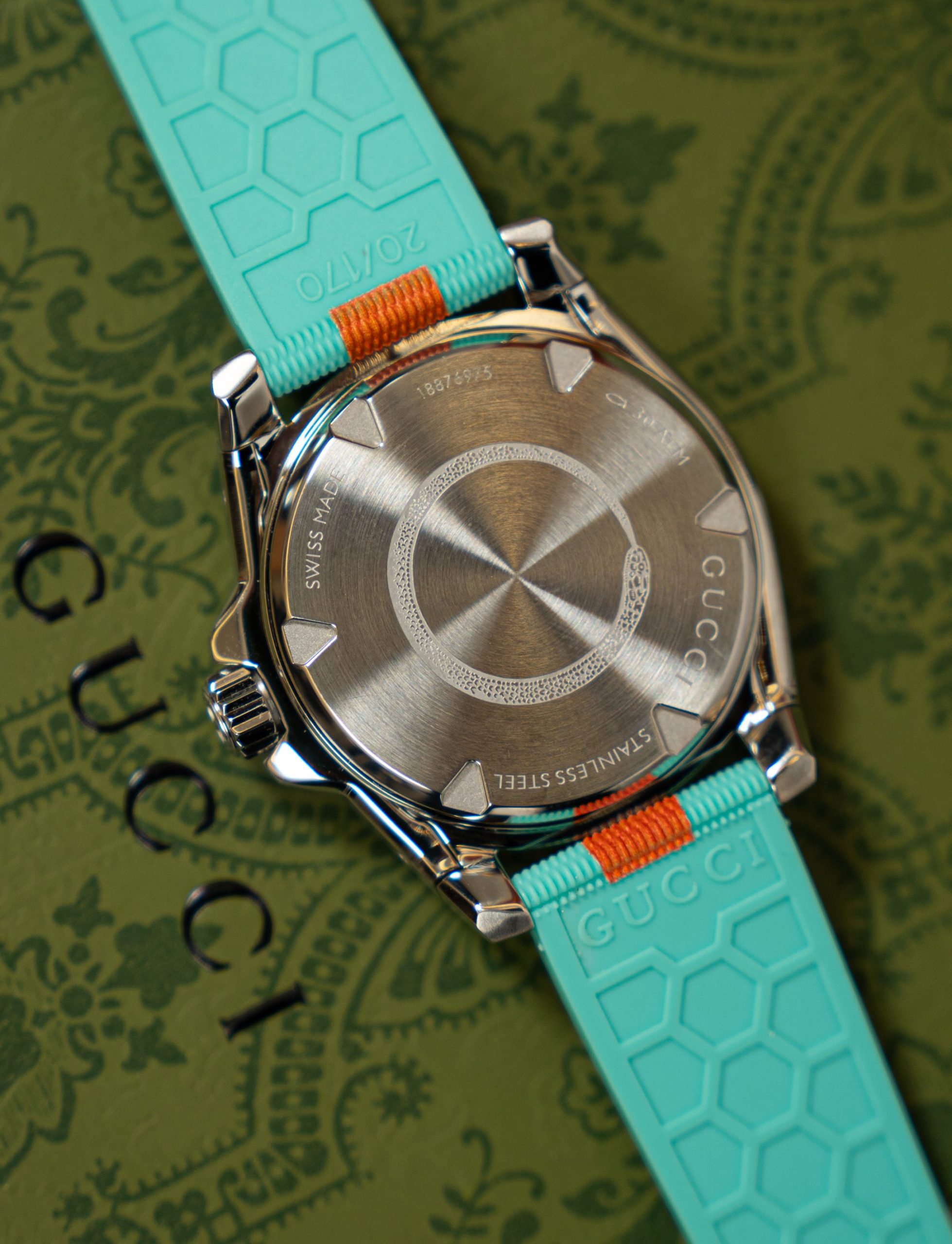 Gucci原單潛水錶 女士銀面藍綠條織帶百搭款 運動休閒風｜歐美奢侈品精品推薦