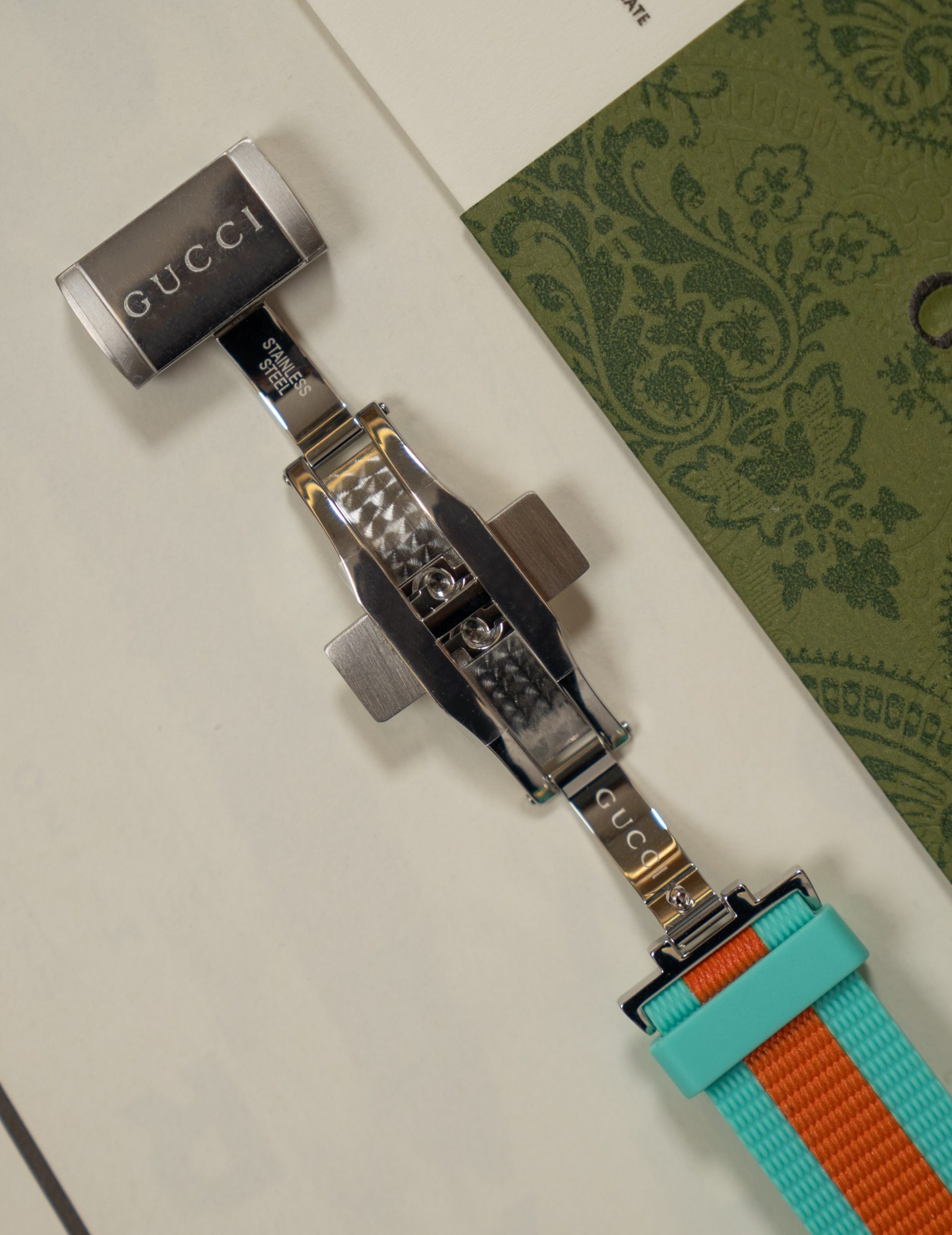 Gucci原單潛水錶 女士銀面藍綠條織帶百搭款 運動休閒風｜歐美奢侈品精品推薦