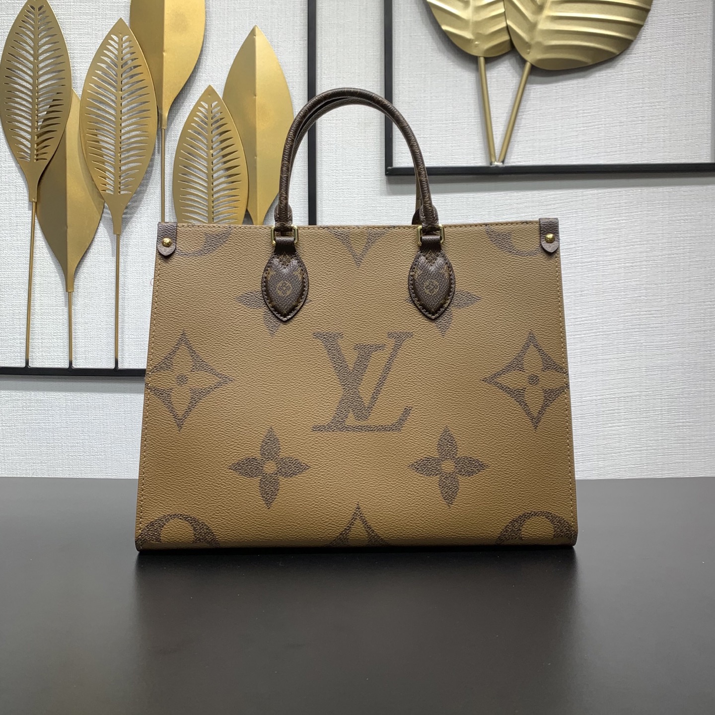 LV高仿大型手提包 Monogram反差老花款式大容量設計|超A仿原單精品圖片 14 LV高仿大型手提包 Monogram反差老花款式大容量設計|歐美奢侈品精品推薦