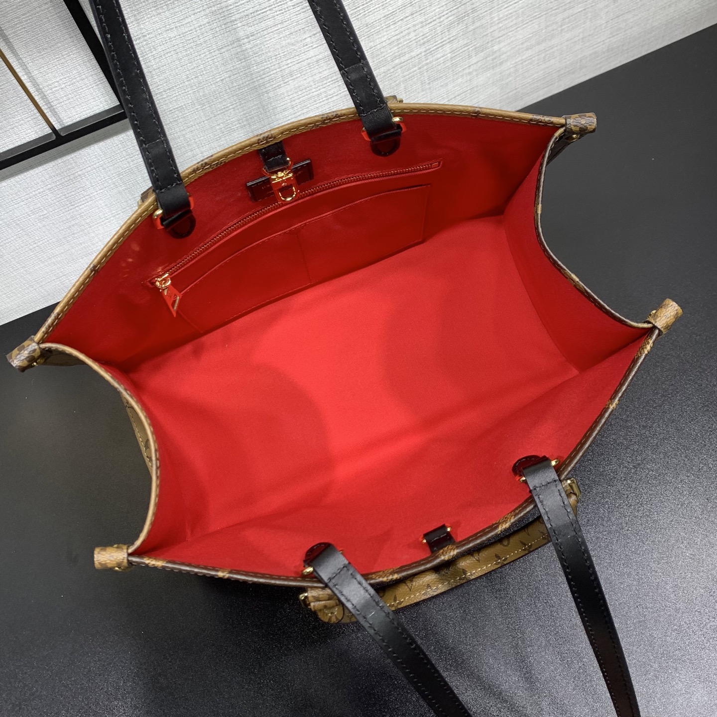 LV高仿大型手提包 Monogram反差老花款式大容量設計|超A仿原單精品圖片 12 LV高仿大型手提包 Monogram反差老花款式大容量設計|歐美奢侈品精品推薦