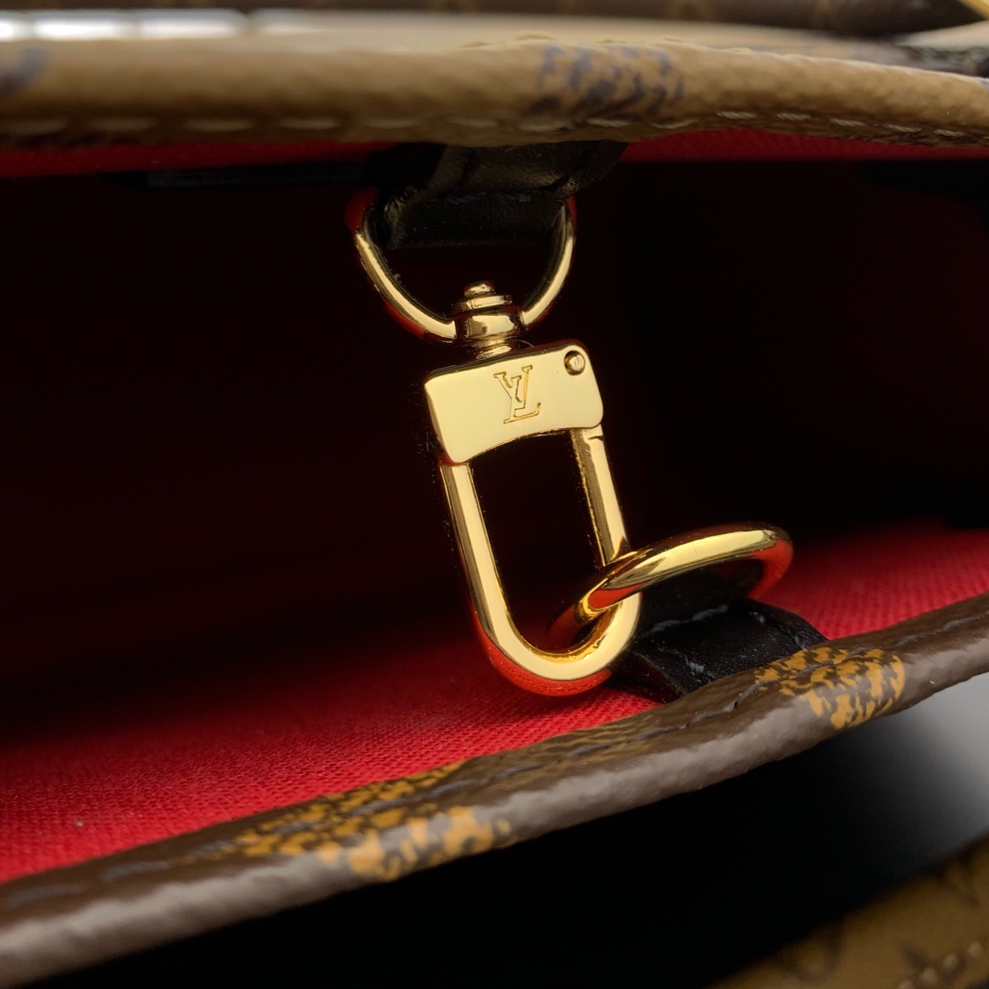 LV高仿大型手提包 Monogram反差老花款式大容量設計|超A仿原單精品圖片 10 LV高仿大型手提包 Monogram反差老花款式大容量設計|歐美奢侈品精品推薦