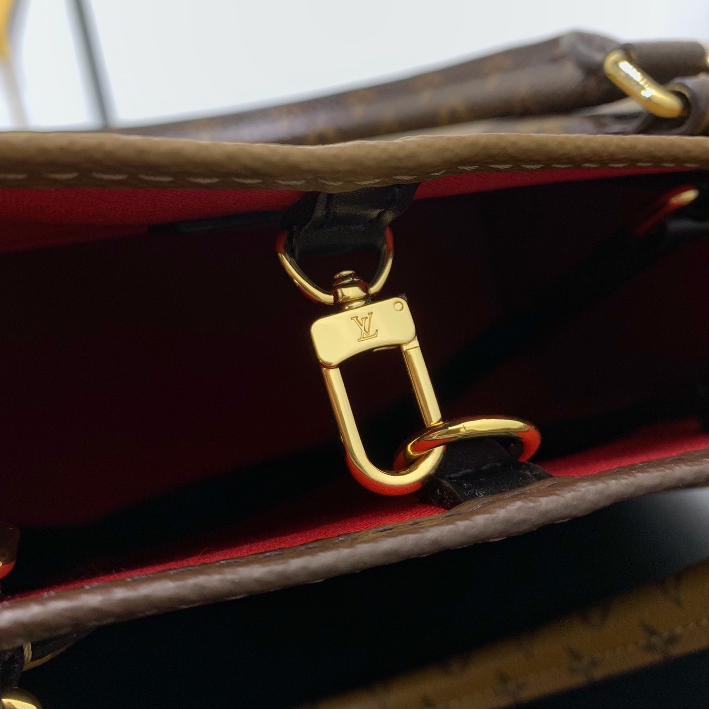 LV高仿女用手提包 大Monogram壓印款 氣勢感造型首選|超A仿原單精品圖片 9 LV高仿女用手提包 大Monogram壓印款 氣勢感造型首選|歐美奢侈品精品推薦