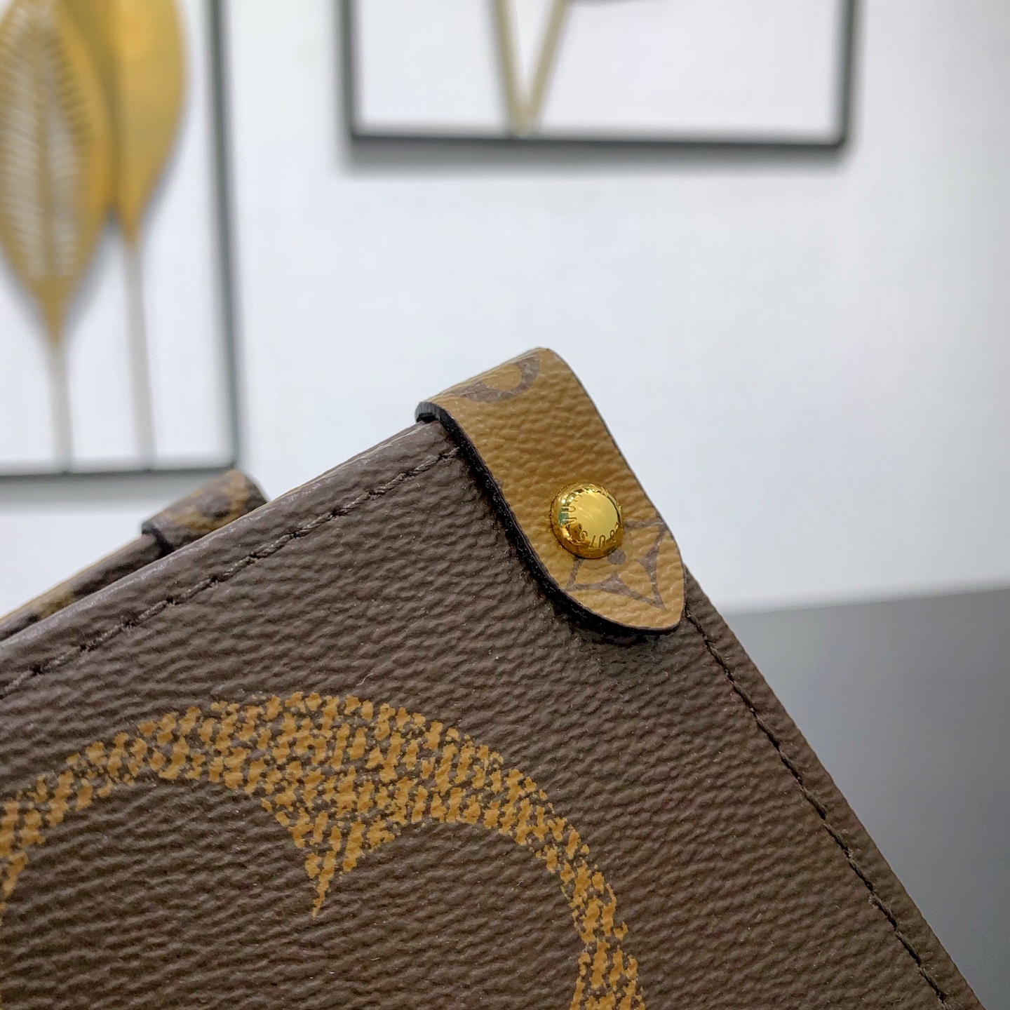 LV高仿女用手提包 大Monogram壓印款 氣勢感造型首選|超A仿原單精品圖片 7 LV高仿女用手提包 大Monogram壓印款 氣勢感造型首選|歐美奢侈品精品推薦