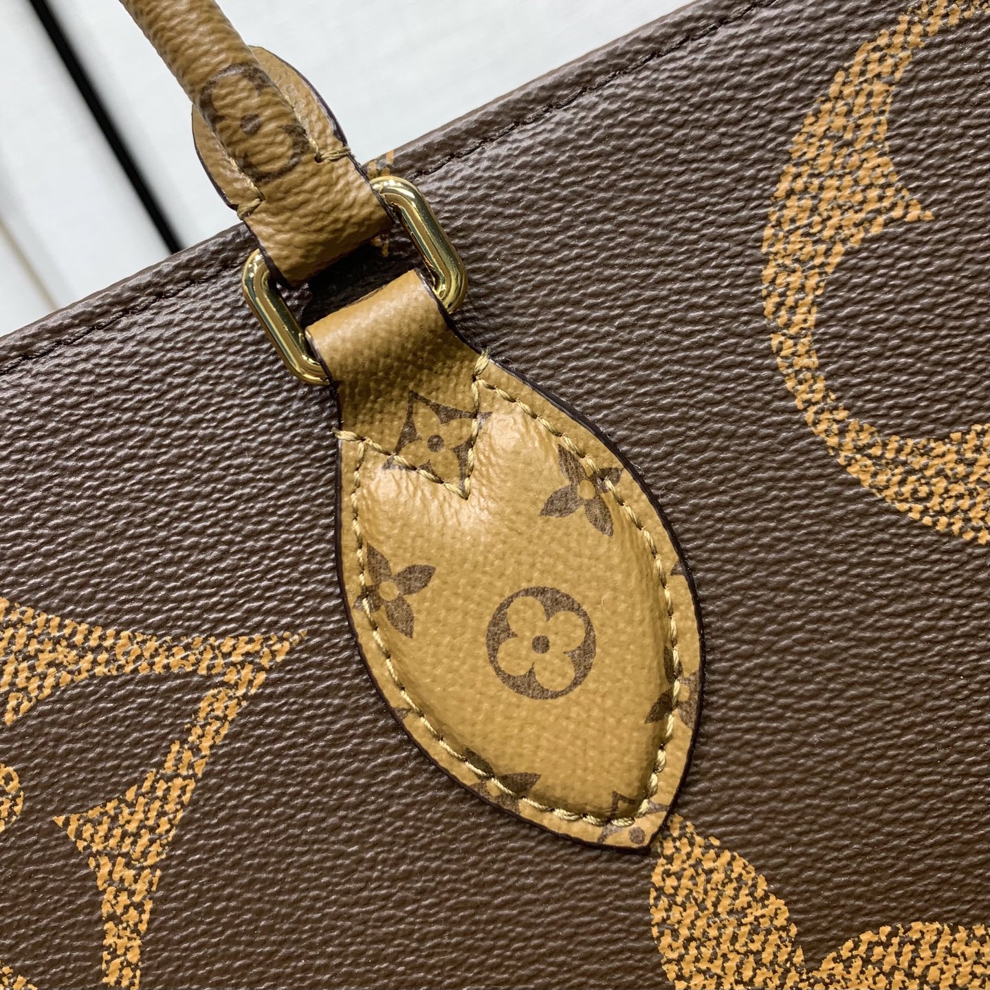 LV高仿女用手提包 大Monogram壓印款 氣勢感造型首選|超A仿原單精品圖片 6 LV高仿女用手提包 大Monogram壓印款 氣勢感造型首選|歐美奢侈品精品推薦