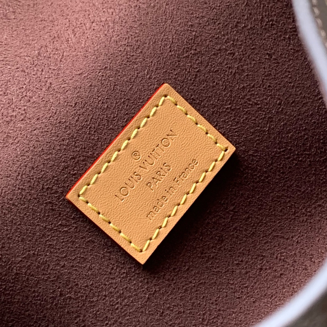 LV高仿鏈條小包 女用Monogram壓花 小巧精緻迷你包|超A仿原單精品圖片 8 LV高仿鏈條小包 女用Monogram壓花 小巧精緻迷你包|歐美奢侈品精品推薦