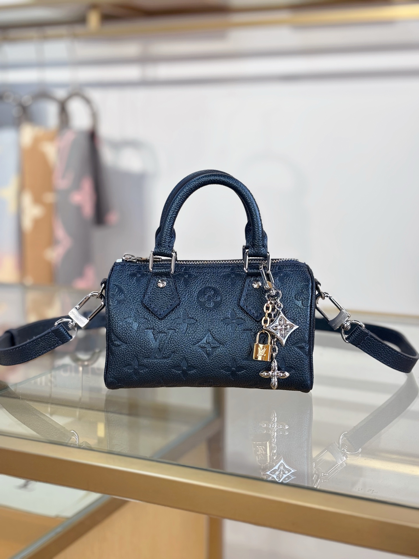 LV一比一深藍壓紋手提包 附吊飾 迷你尺寸精品款