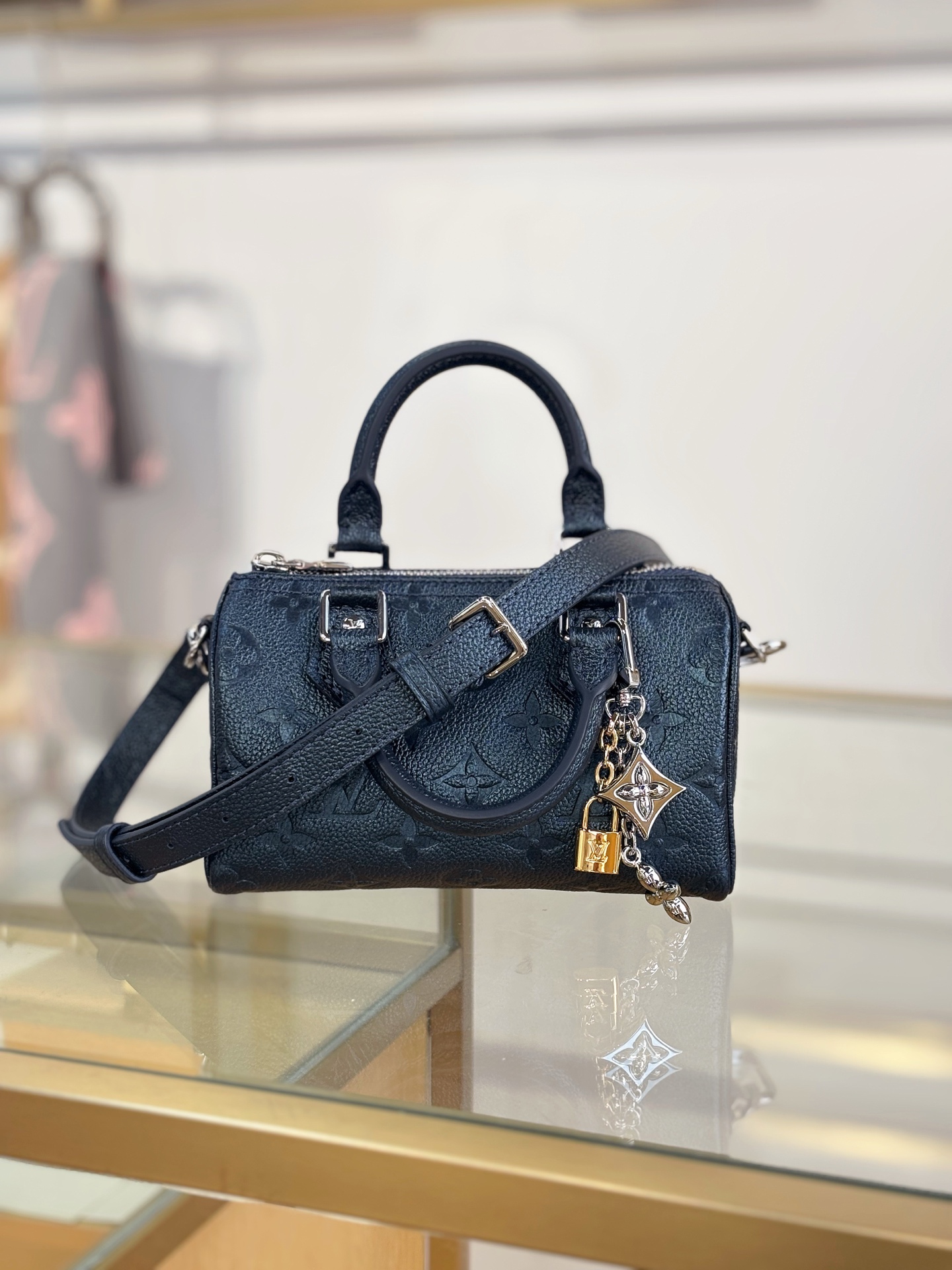 LV一比一深藍壓紋手提包 附吊飾 迷你尺寸精品款｜歐美奢侈品精品推薦
