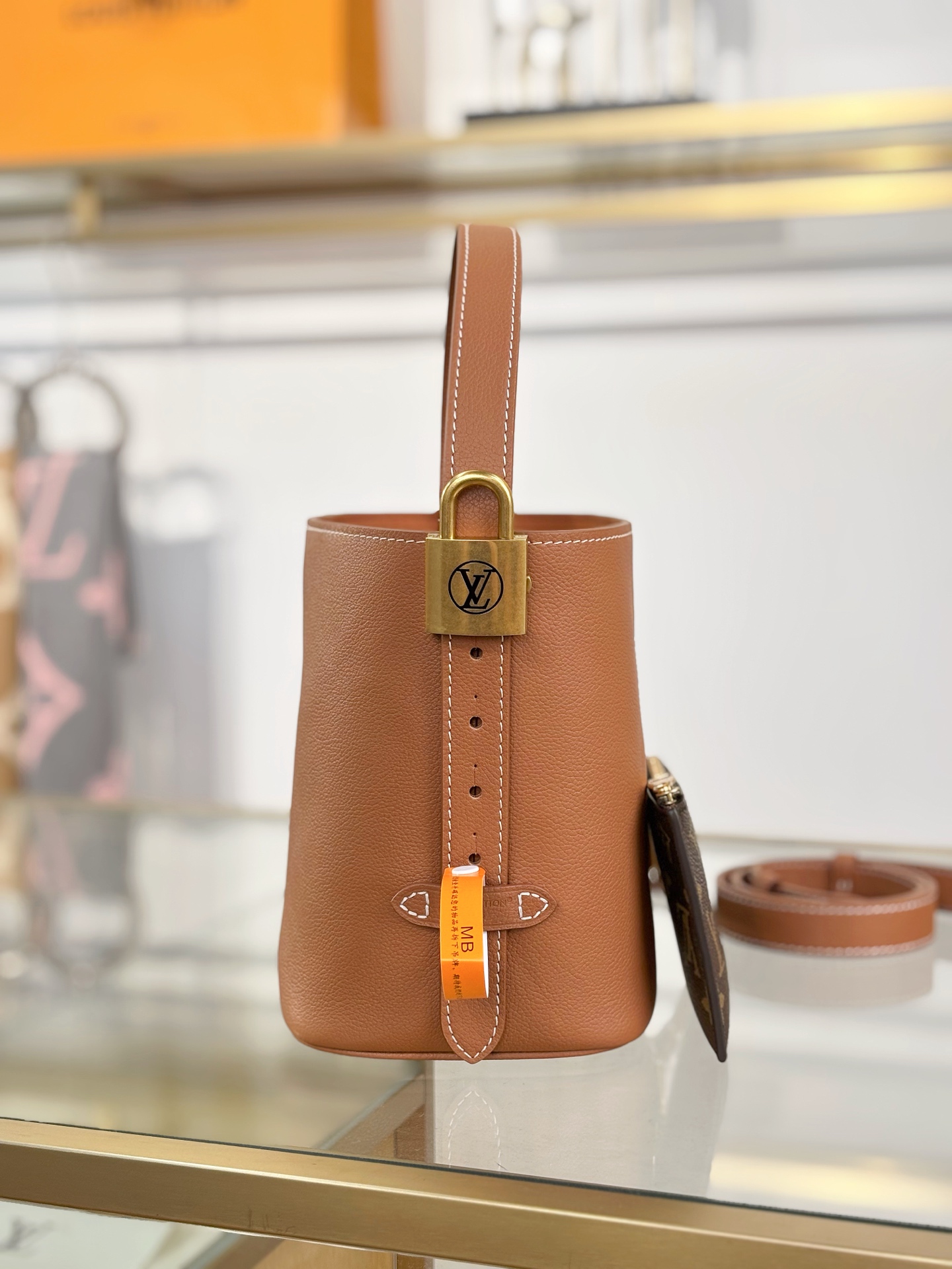 LV高仿水桶包 女士焦糖棕配色 搭配老花零錢包可拆式肩背設計|超A仿原單精品圖片 9 LV高仿水桶包 女士焦糖棕配色 搭配老花零錢包可拆式肩背設計|歐美奢侈品精品推薦