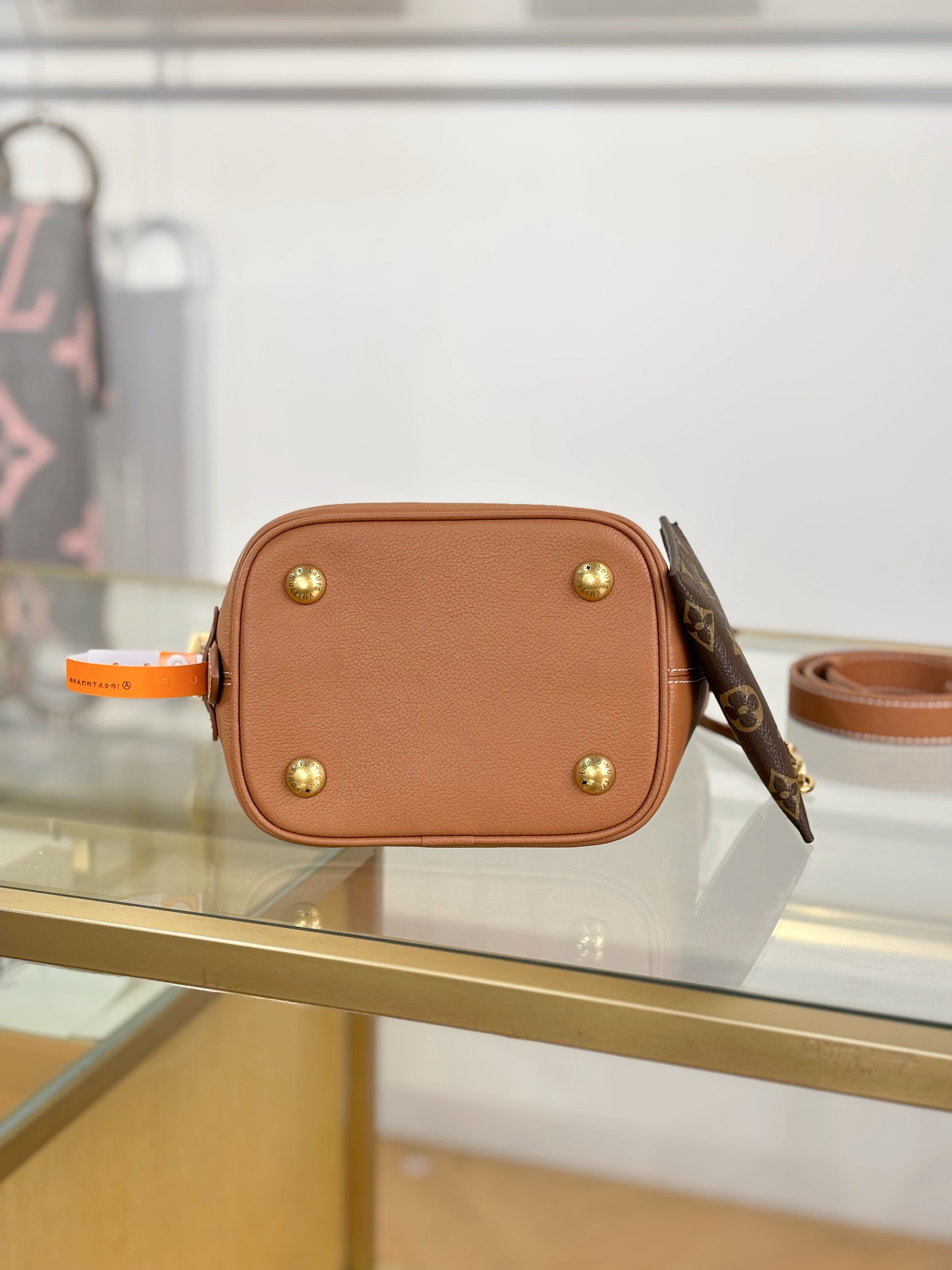 LV高仿水桶包 女士焦糖棕配色 搭配老花零錢包可拆式肩背設計|超A仿原單精品圖片 7 LV高仿水桶包 女士焦糖棕配色 搭配老花零錢包可拆式肩背設計|歐美奢侈品精品推薦