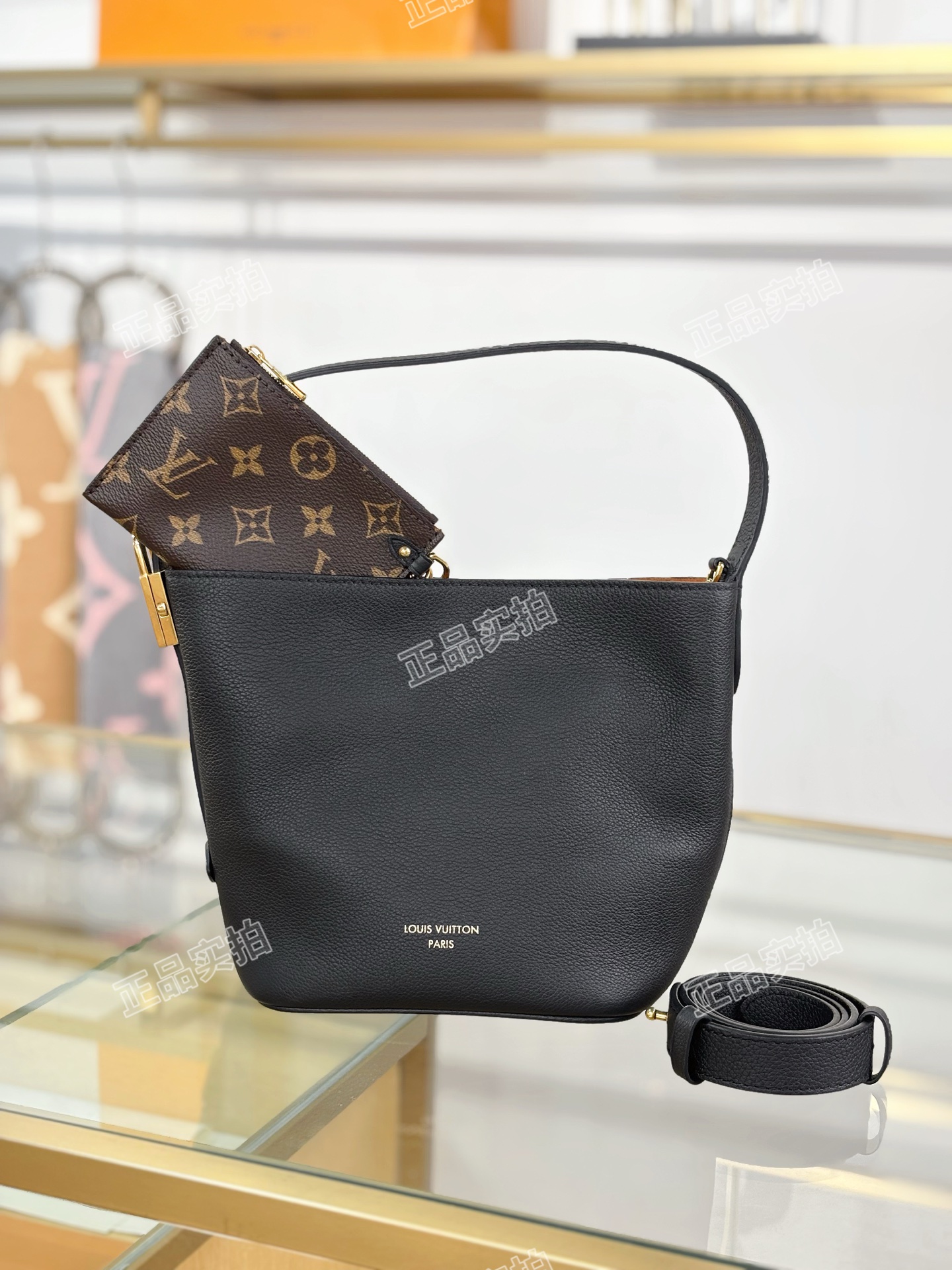 LV高仿黑色水桶包 附老花零錢包 經典實用簡約通勤首選|超A仿原單精品圖片 14 LV高仿黑色水桶包 附老花零錢包 經典實用簡約通勤首選|歐美奢侈品精品推薦