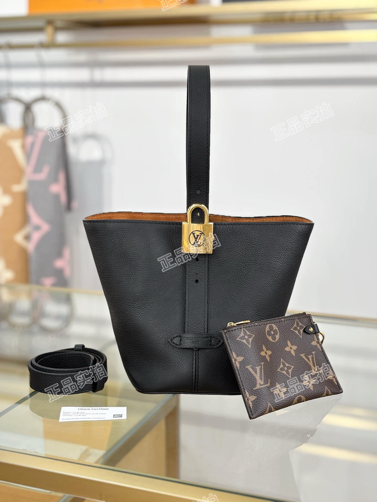 LV高仿黑色水桶包 附老花零錢包 經典實用簡約通勤首選|超A仿原單精品圖片 9 LV高仿黑色水桶包 附老花零錢包 經典實用簡約通勤首選|歐美奢侈品精品推薦