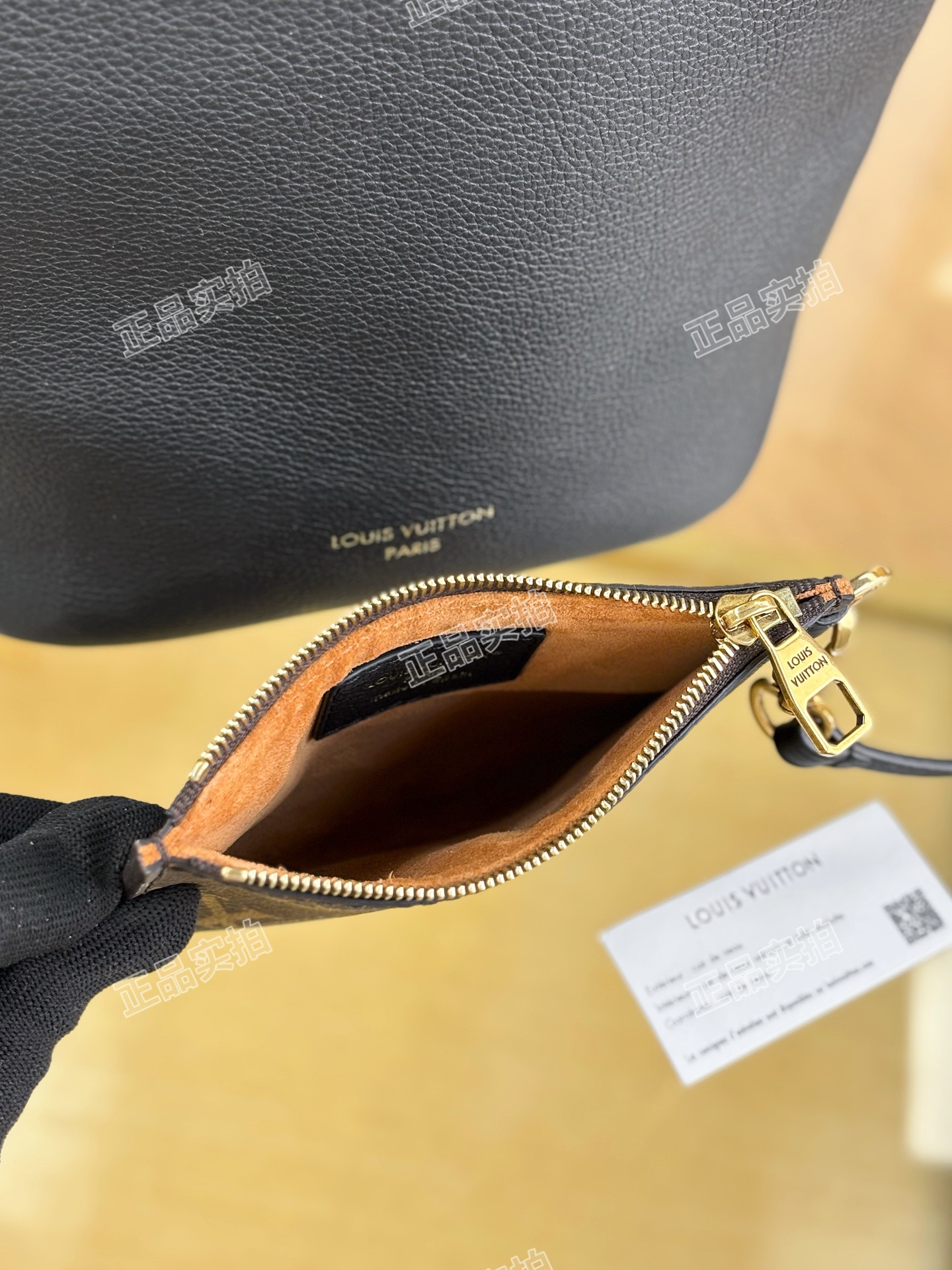 LV高仿黑色水桶包 附老花零錢包 經典實用簡約通勤首選|超A仿原單精品圖片 7 LV高仿黑色水桶包 附老花零錢包 經典實用簡約通勤首選|歐美奢侈品精品推薦