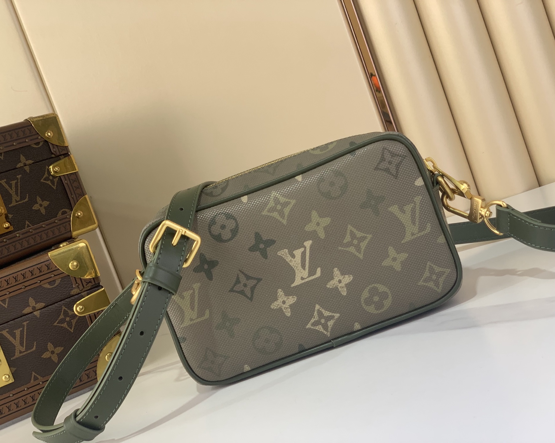 LV一比一相機包 男士墨綠老花帆布款式 實用硬挺輪廓|超A仿原單精品圖片 13 LV一比一相機包 男士墨綠老花帆布款式 實用硬挺輪廓|歐美奢侈品精品推薦