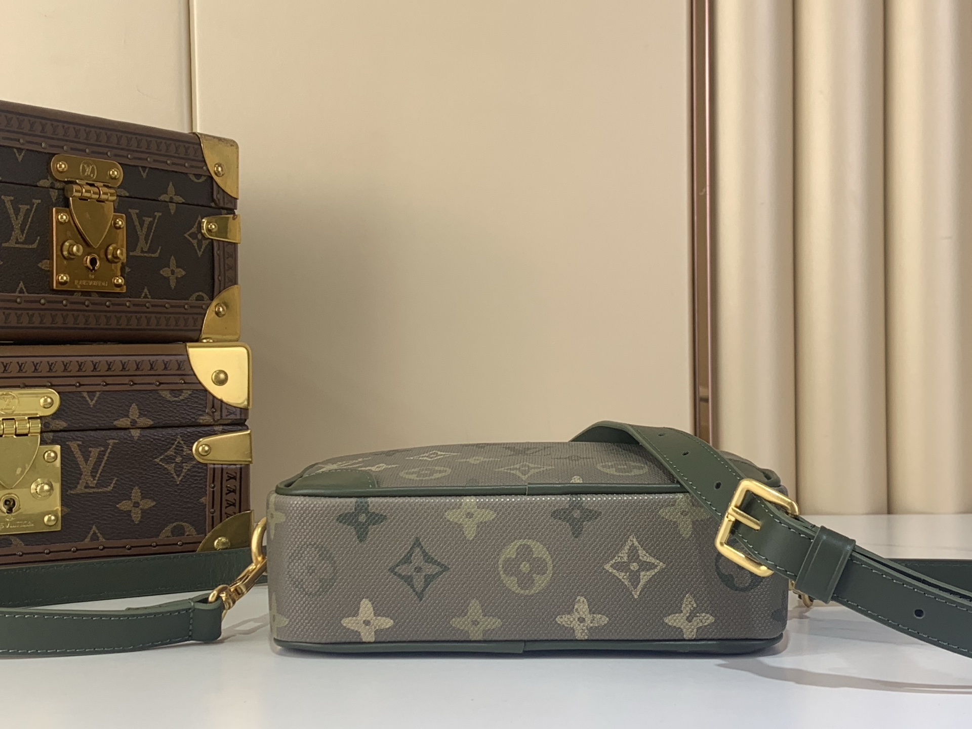 LV一比一相機包 男士墨綠老花帆布款式 實用硬挺輪廓|超A仿原單精品圖片 12 LV一比一相機包 男士墨綠老花帆布款式 實用硬挺輪廓|歐美奢侈品精品推薦