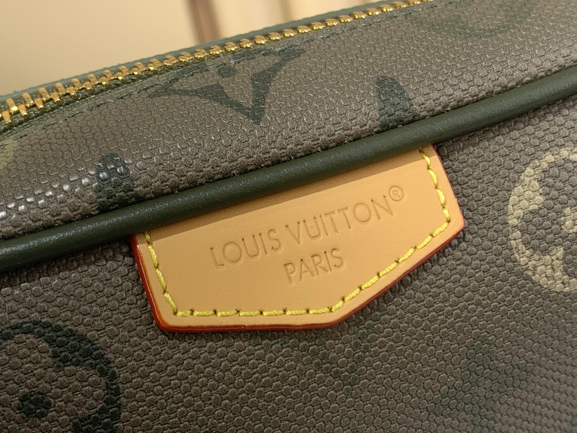 LV一比一相機包 男士墨綠老花帆布款式 實用硬挺輪廓|超A仿原單精品圖片 10 LV一比一相機包 男士墨綠老花帆布款式 實用硬挺輪廓|歐美奢侈品精品推薦