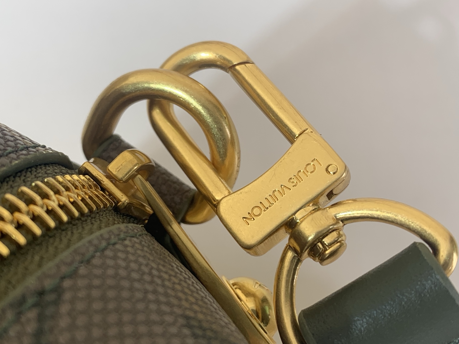 LV一比一相機包 男士墨綠老花帆布款式 實用硬挺輪廓|超A仿原單精品圖片 9 LV一比一相機包 男士墨綠老花帆布款式 實用硬挺輪廓|歐美奢侈品精品推薦