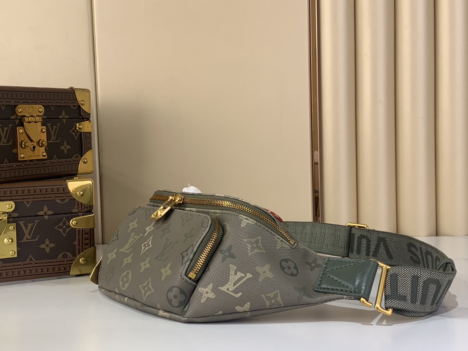 LV高仿老花腰包 墨綠帆布拼皮革 多層收納戶外必備|超A仿原單精品圖片 12 LV高仿老花腰包 墨綠帆布拼皮革 多層收納戶外必備|歐美奢侈品精品推薦