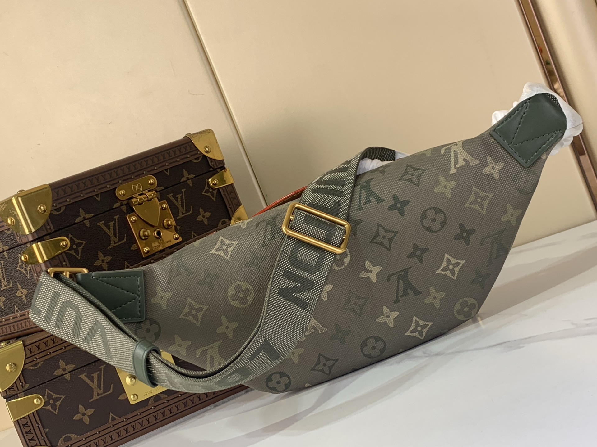 LV高仿老花腰包 墨綠帆布拼皮革 多層收納戶外必備|超A仿原單精品圖片 11 LV高仿老花腰包 墨綠帆布拼皮革 多層收納戶外必備|歐美奢侈品精品推薦