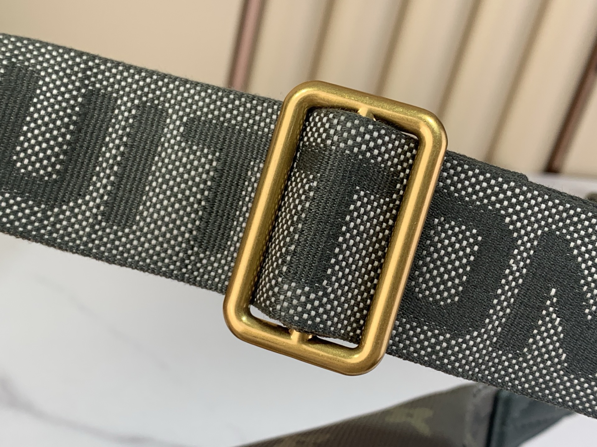 LV高仿老花腰包 墨綠帆布拼皮革 多層收納戶外必備|超A仿原單精品圖片 8 LV高仿老花腰包 墨綠帆布拼皮革 多層收納戶外必備|歐美奢侈品精品推薦