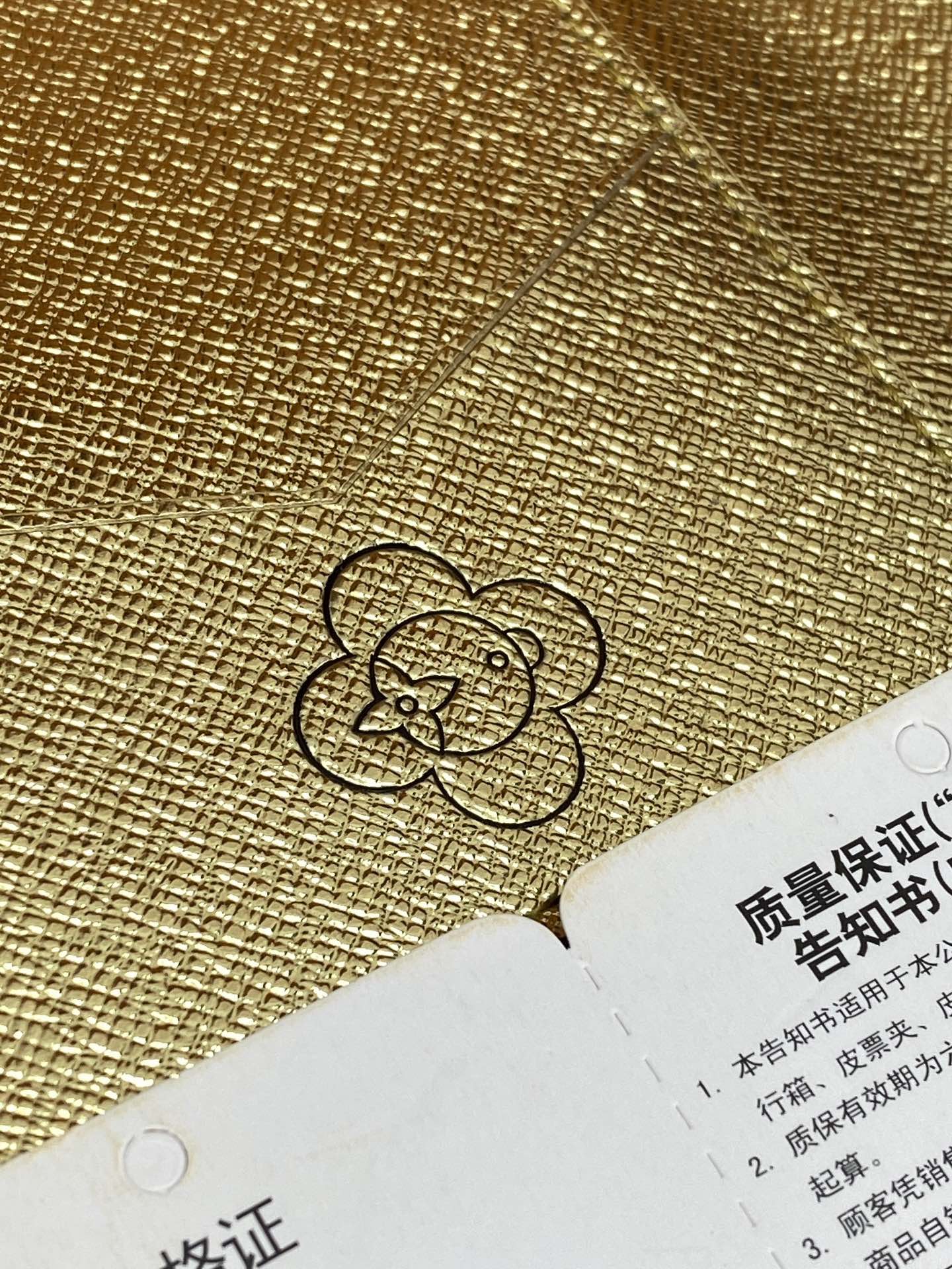 LV高仿花卉護照夾 可愛圖騰印花設計 多功能卡片收納夾｜歐美奢侈品精品推薦