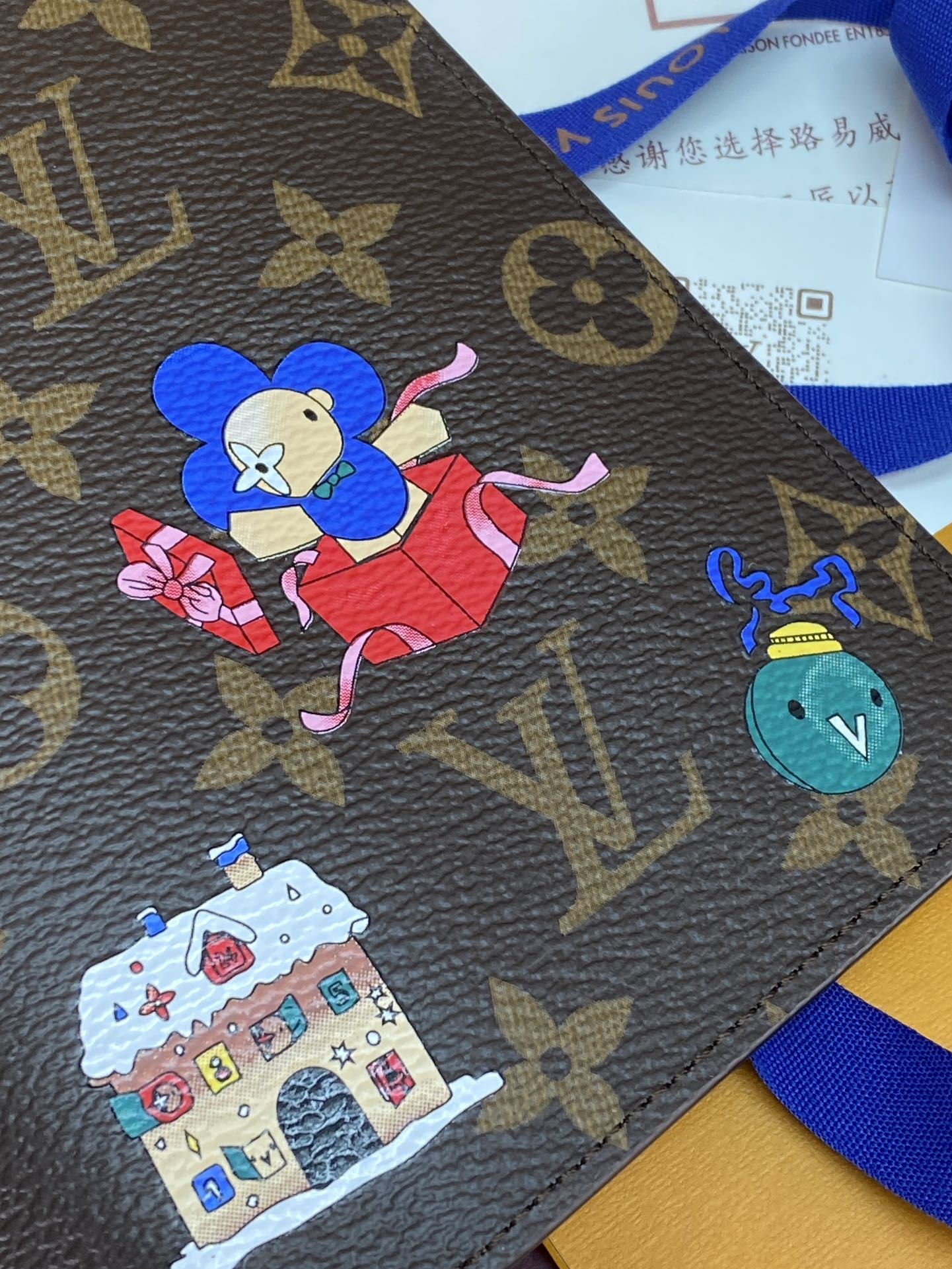 LV高仿花卉護照夾 可愛圖騰印花設計 多功能卡片收納夾｜歐美奢侈品精品推薦