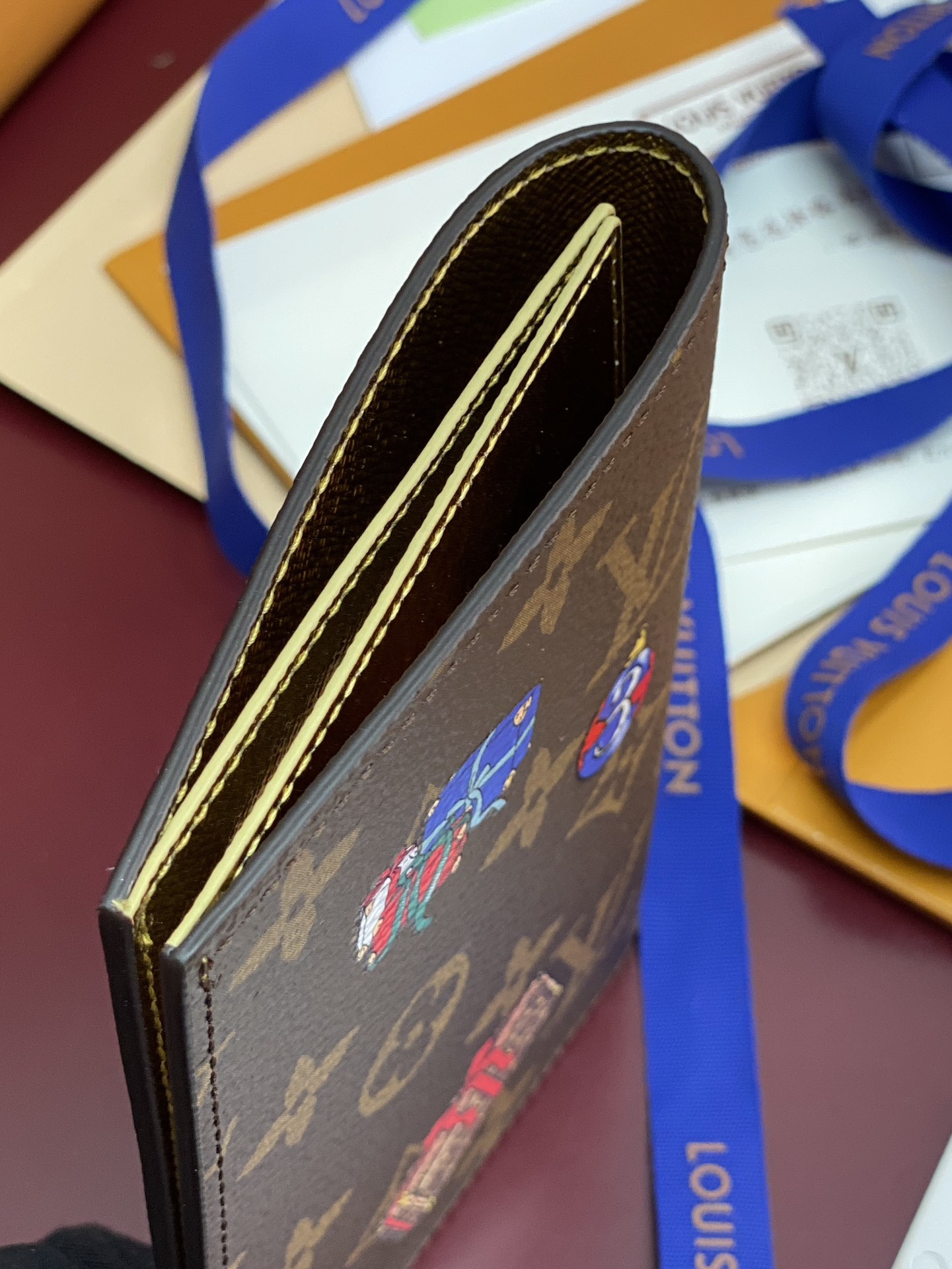 LV高仿花卉護照夾 可愛圖騰印花設計 多功能卡片收納夾｜歐美奢侈品精品推薦