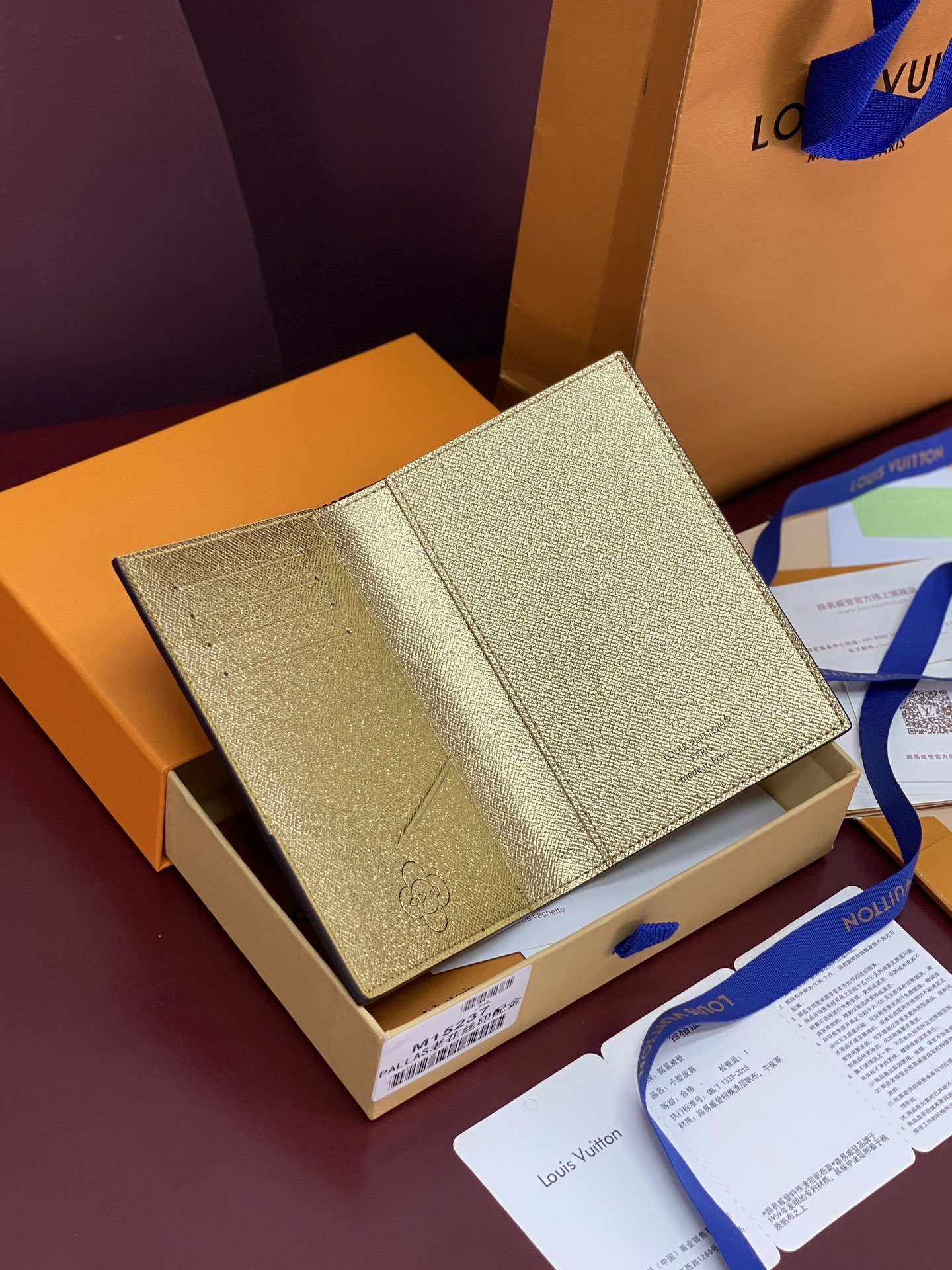 LV高仿花卉護照夾 可愛圖騰印花設計 多功能卡片收納夾｜歐美奢侈品精品推薦