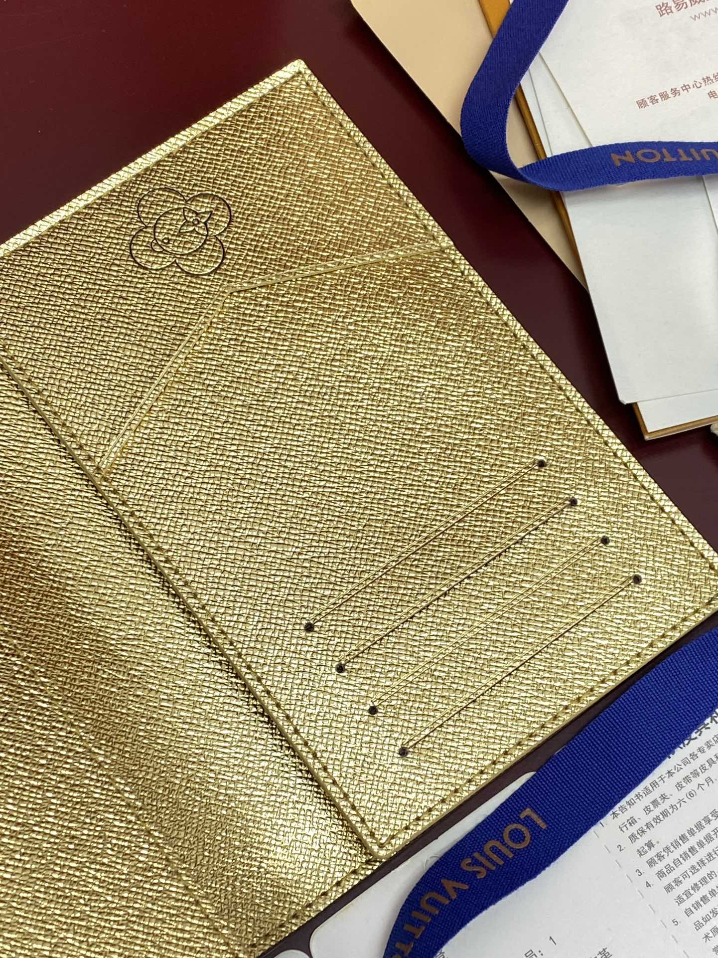 LV高仿花卉護照夾 可愛圖騰印花設計 多功能卡片收納夾｜歐美奢侈品精品推薦