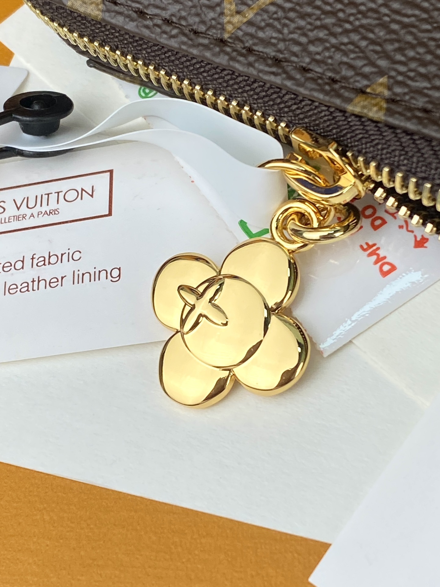 LV高仿小鏈條斜背包 花卉塗鴉圖案 迷你款附原廠包裝｜歐美奢侈品精品推薦