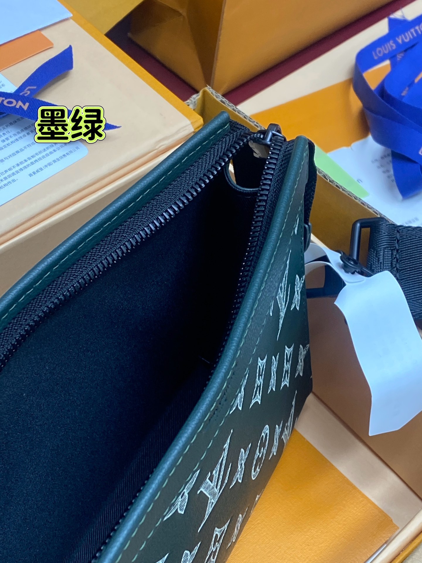 LV墨綠郵差包 原單等級斜背設計 老花印花與附屬小包｜歐美奢侈品精品推薦