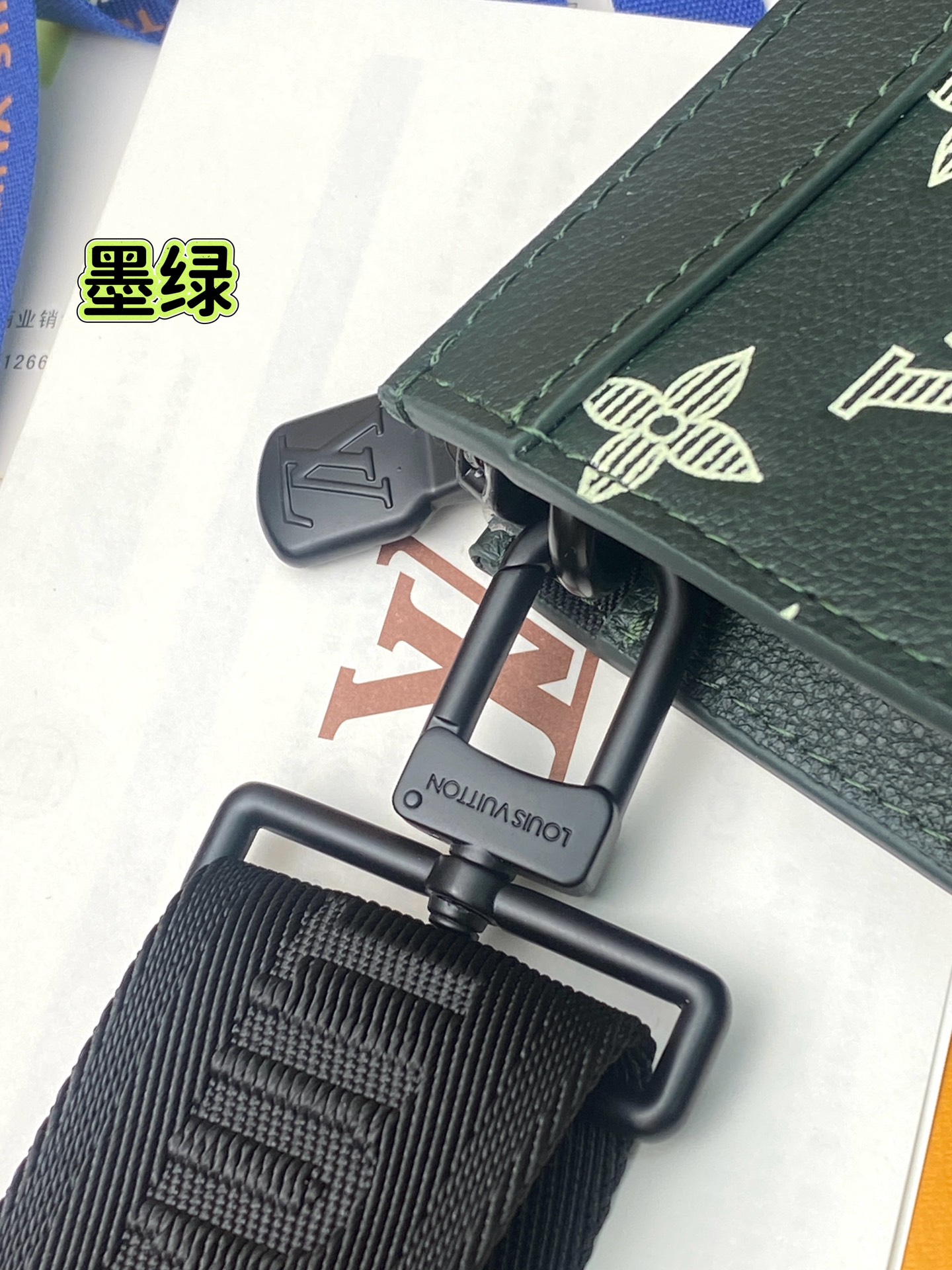 LV墨綠郵差包 原單等級斜背設計 老花印花與附屬小包｜歐美奢侈品精品推薦