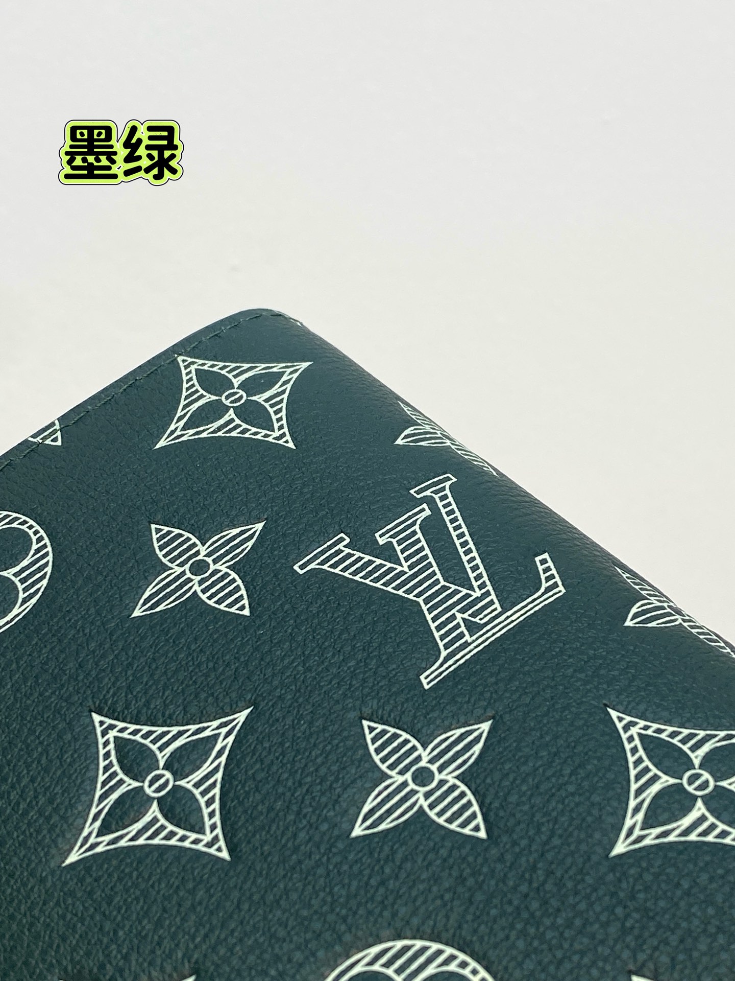 LV原單長夾 墨綠老花圖騰 立體壓紋款 男士經典設計｜歐美奢侈品精品推薦