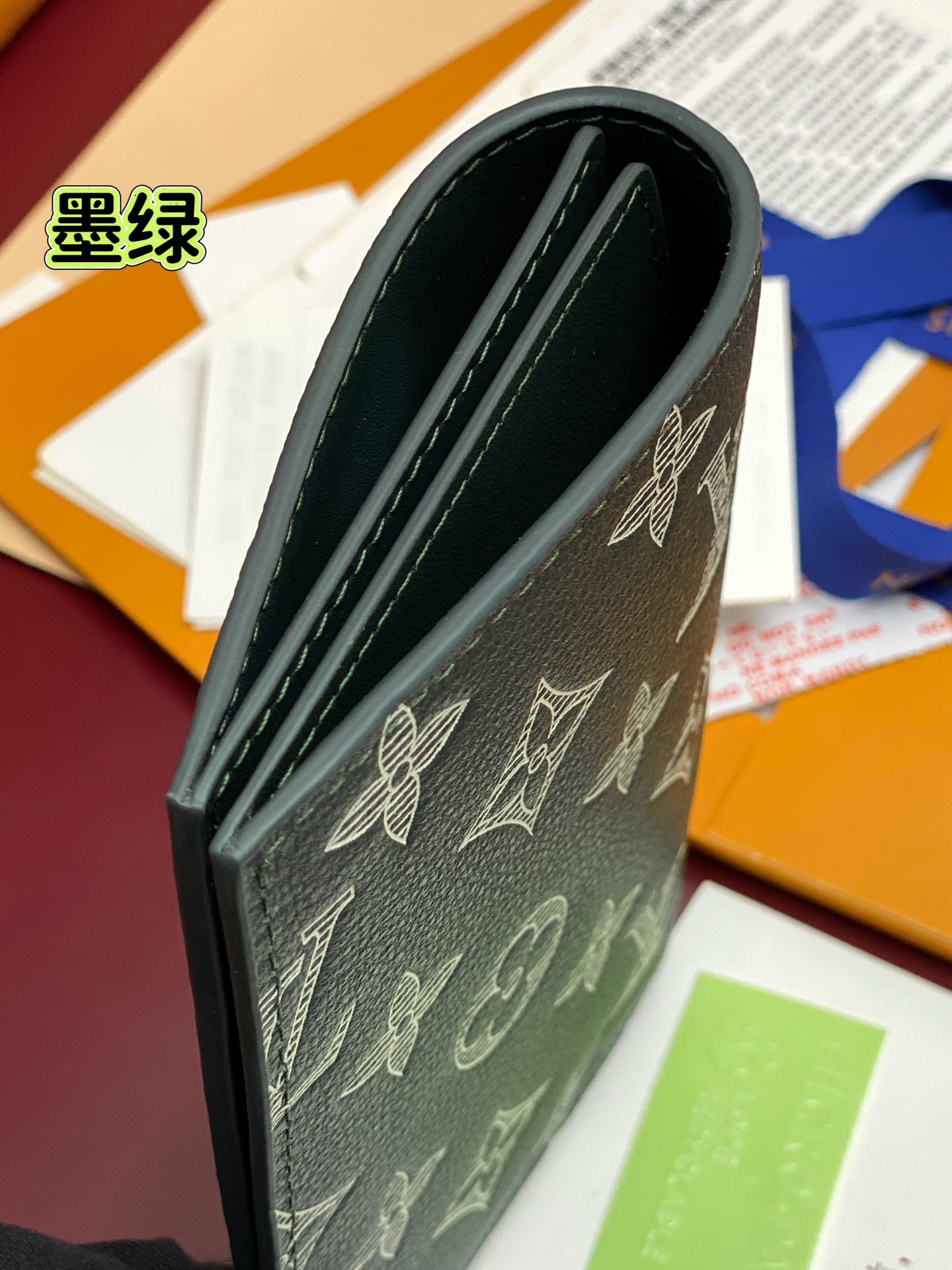 LV高仿短夾 男士墨綠壓紋設計 簡約輕便款式｜歐美奢侈品精品推薦