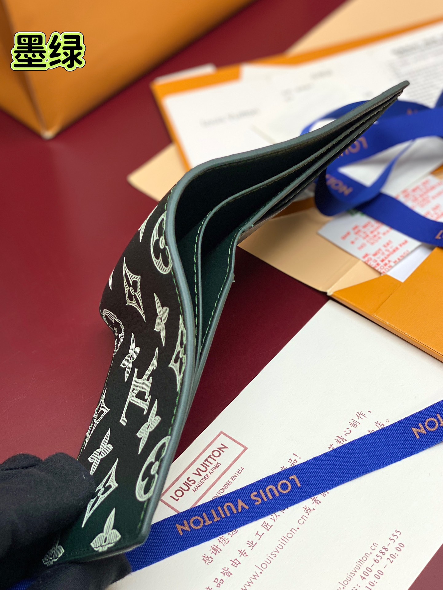 LV A貨男士對折短夾 墨綠老花圖樣 立體壓紋款式｜歐美奢侈品精品推薦