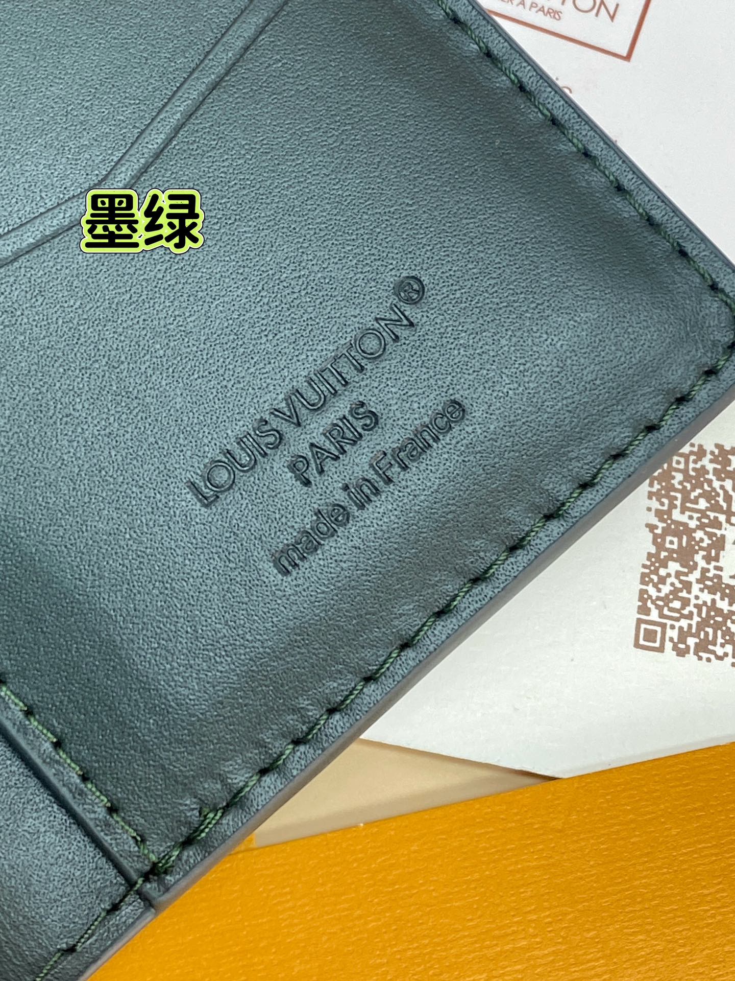LV高仿護照夾 墨綠色LOGO帆布 男士輕便出國專用款｜歐美奢侈品精品推薦