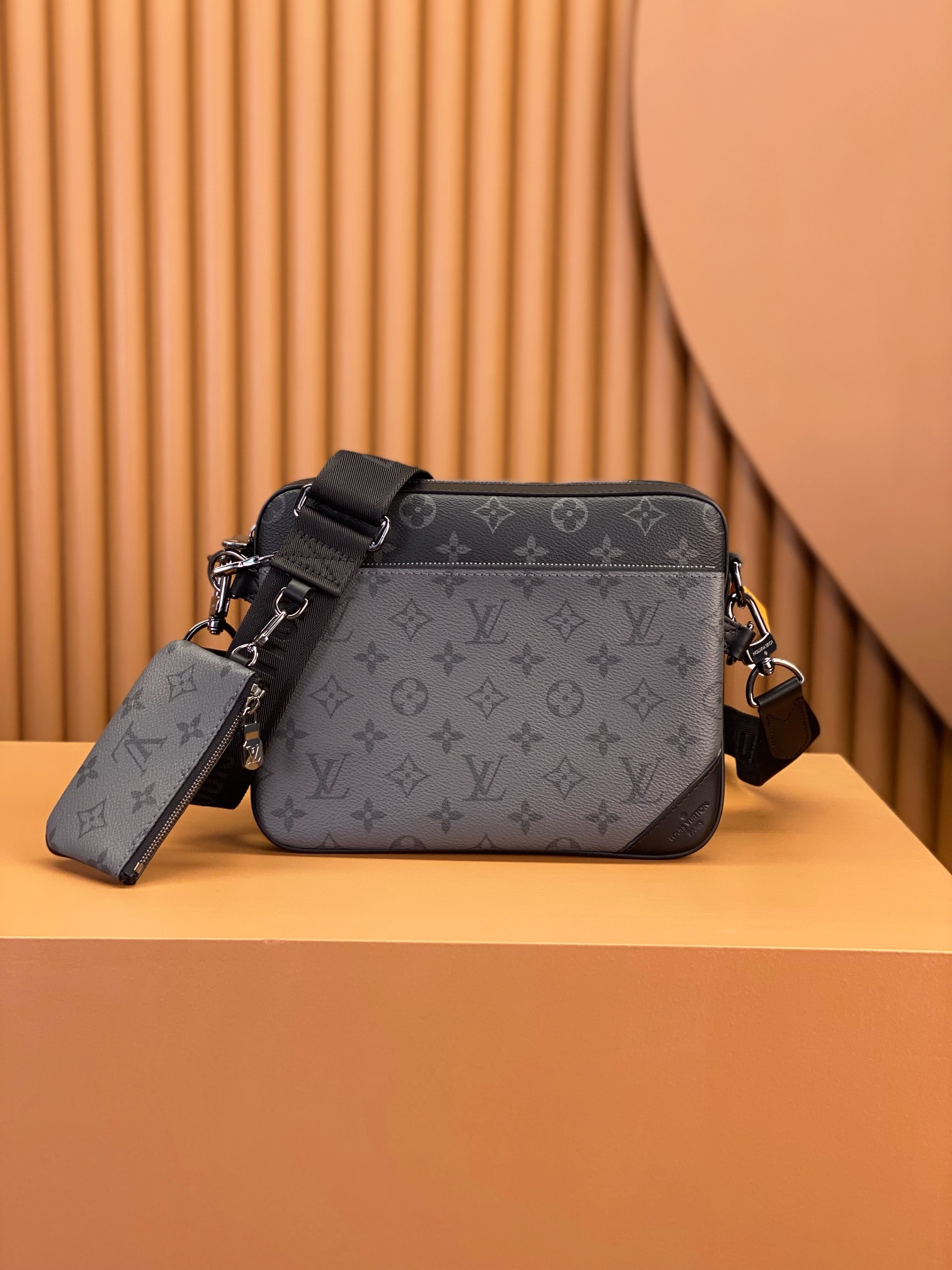 LV一比一雙層斜背包 灰黑老花配色極具機能風格