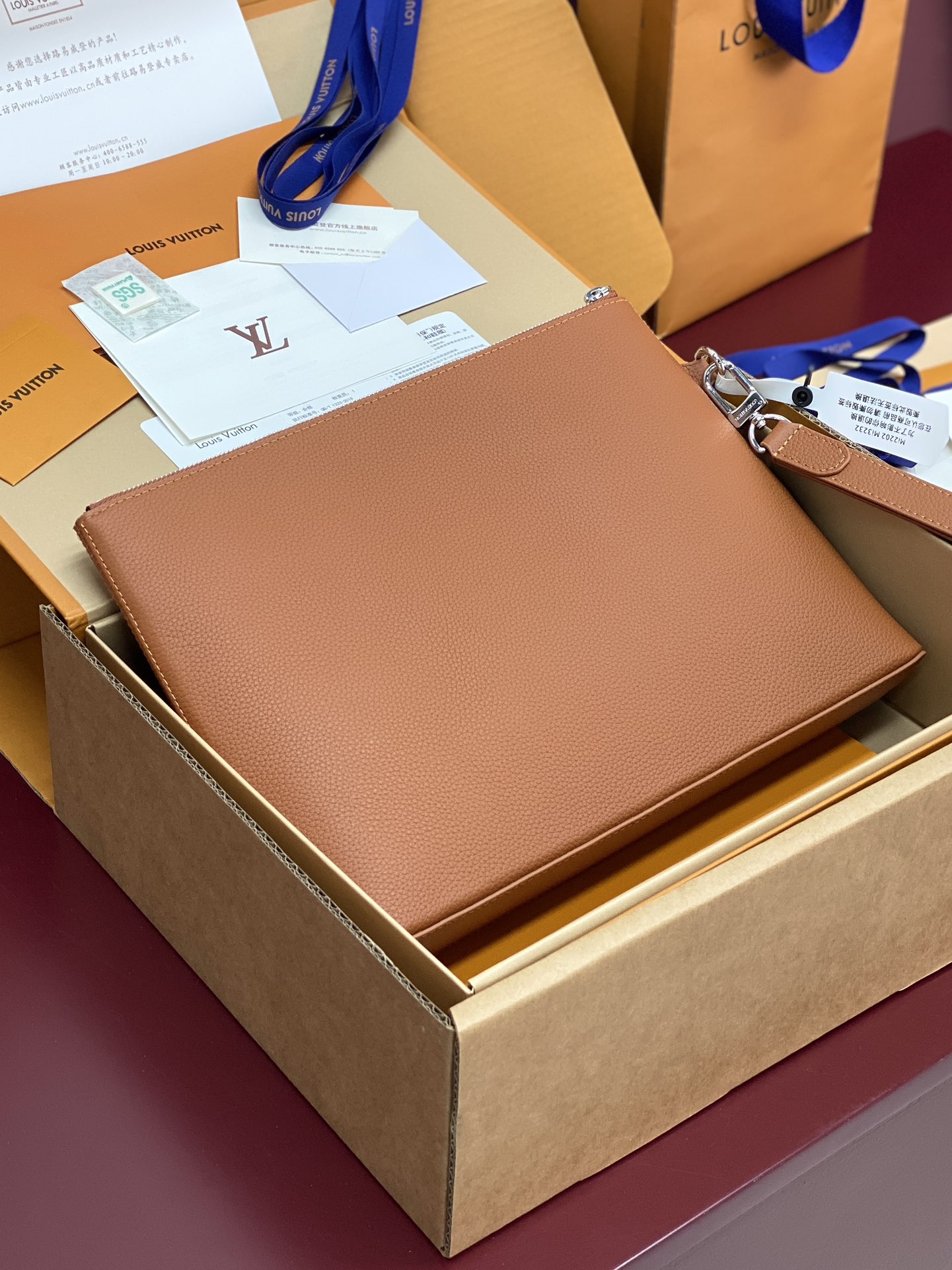 LV一比一棕色手拿包男士款極簡皮革拉鍊百搭造型｜歐美奢侈品精品推薦