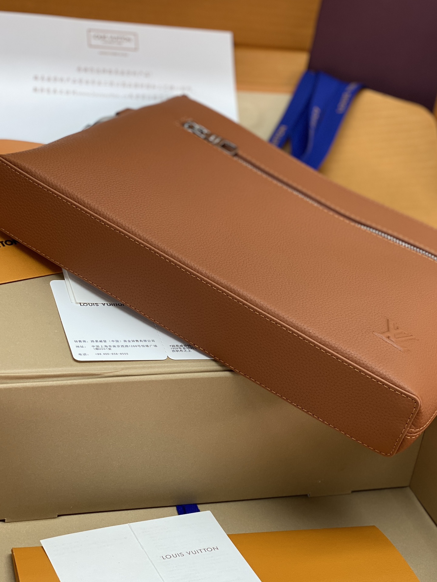 LV一比一棕色手拿包男士款極簡皮革拉鍊百搭造型｜歐美奢侈品精品推薦