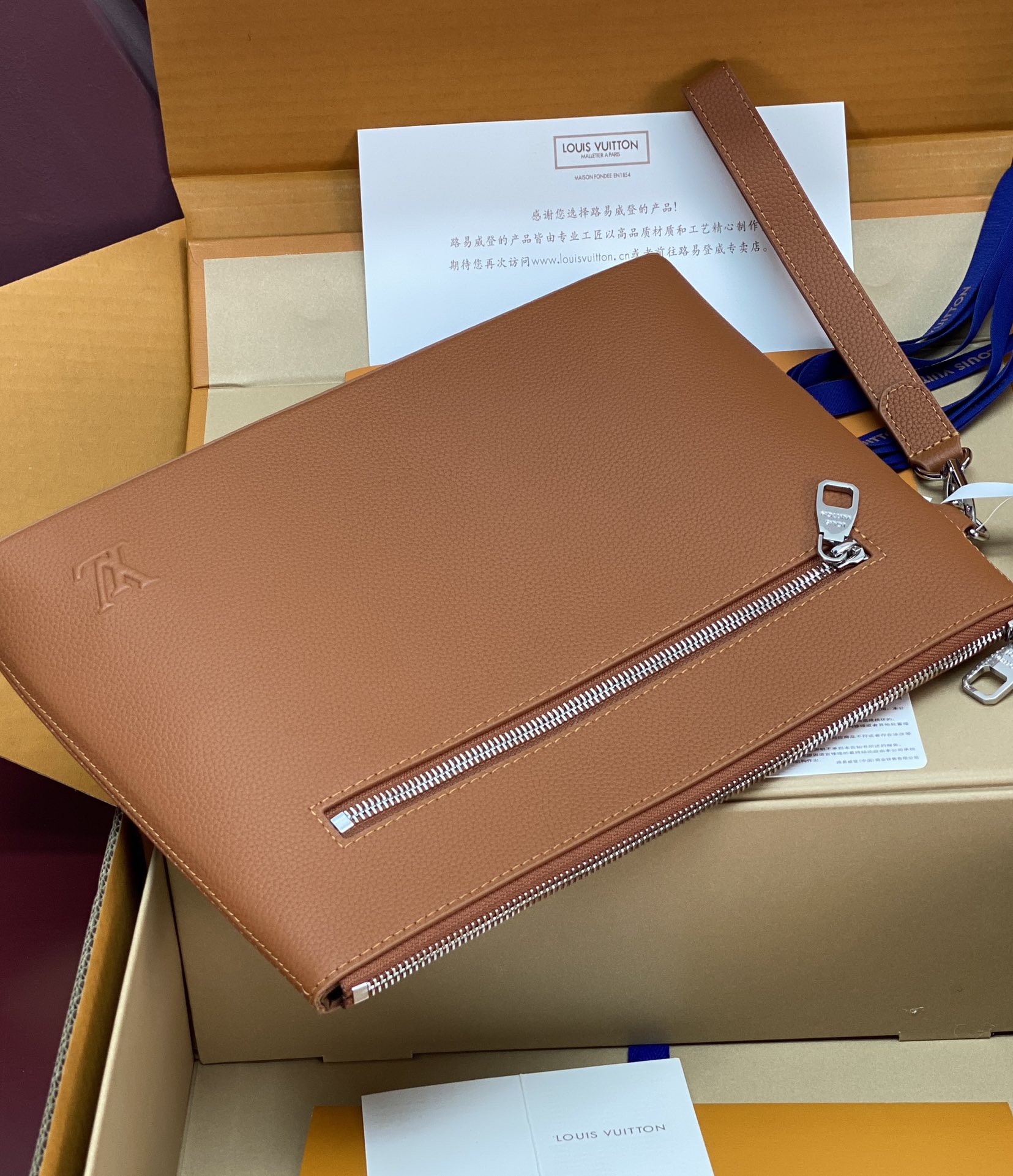 LV一比一棕色手拿包男士款極簡皮革拉鍊百搭造型｜歐美奢侈品精品推薦
