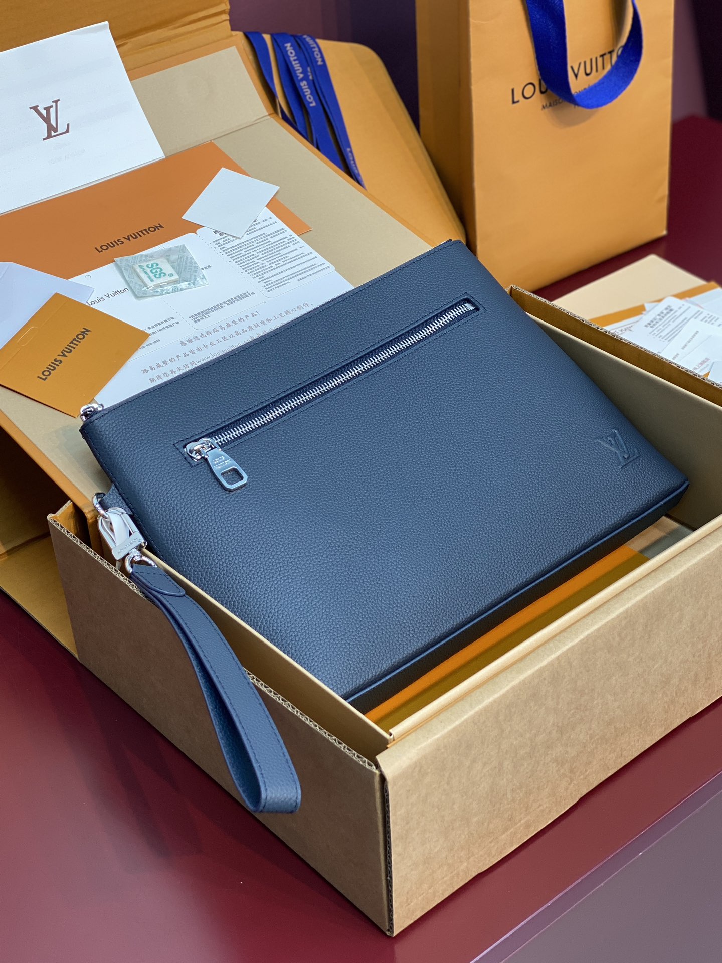 LV原單藍色手拿包男款霧面皮革低調Logo百搭款式