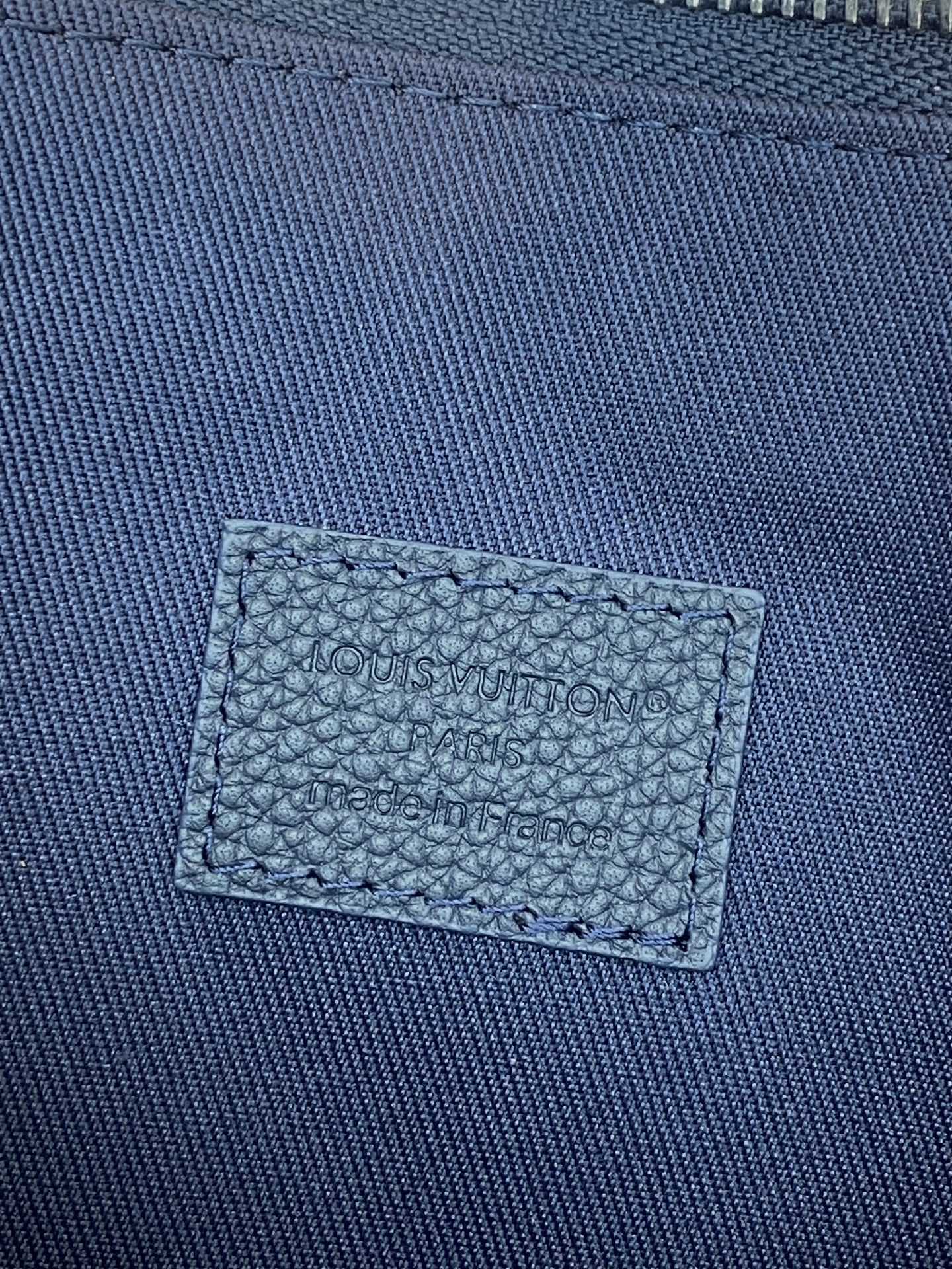 LV原單藍色手拿包男款霧面皮革低調Logo百搭款式｜歐美奢侈品精品推薦