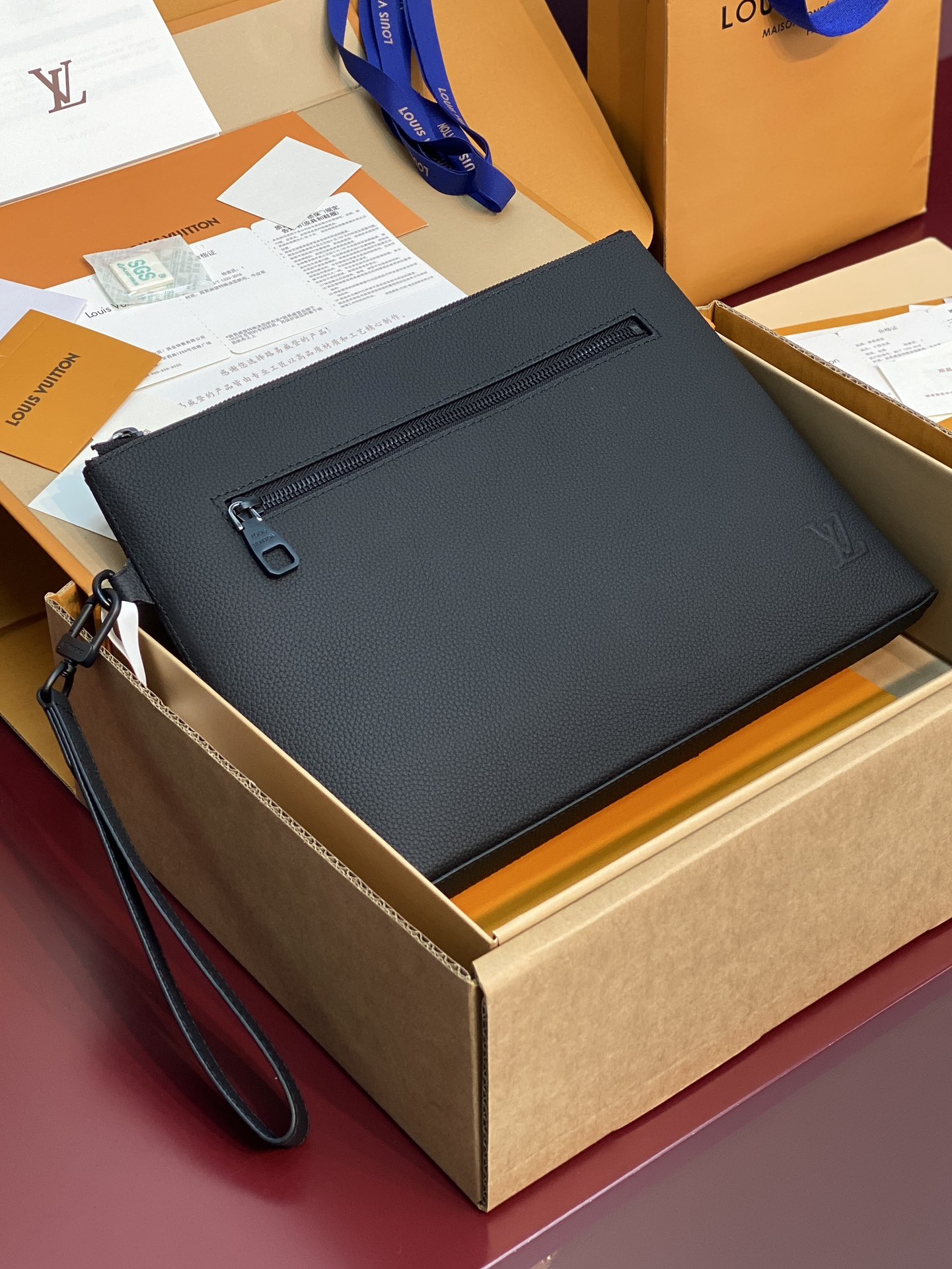 LV高仿黑色手拿包男士款極簡壓紋手提設計收納包