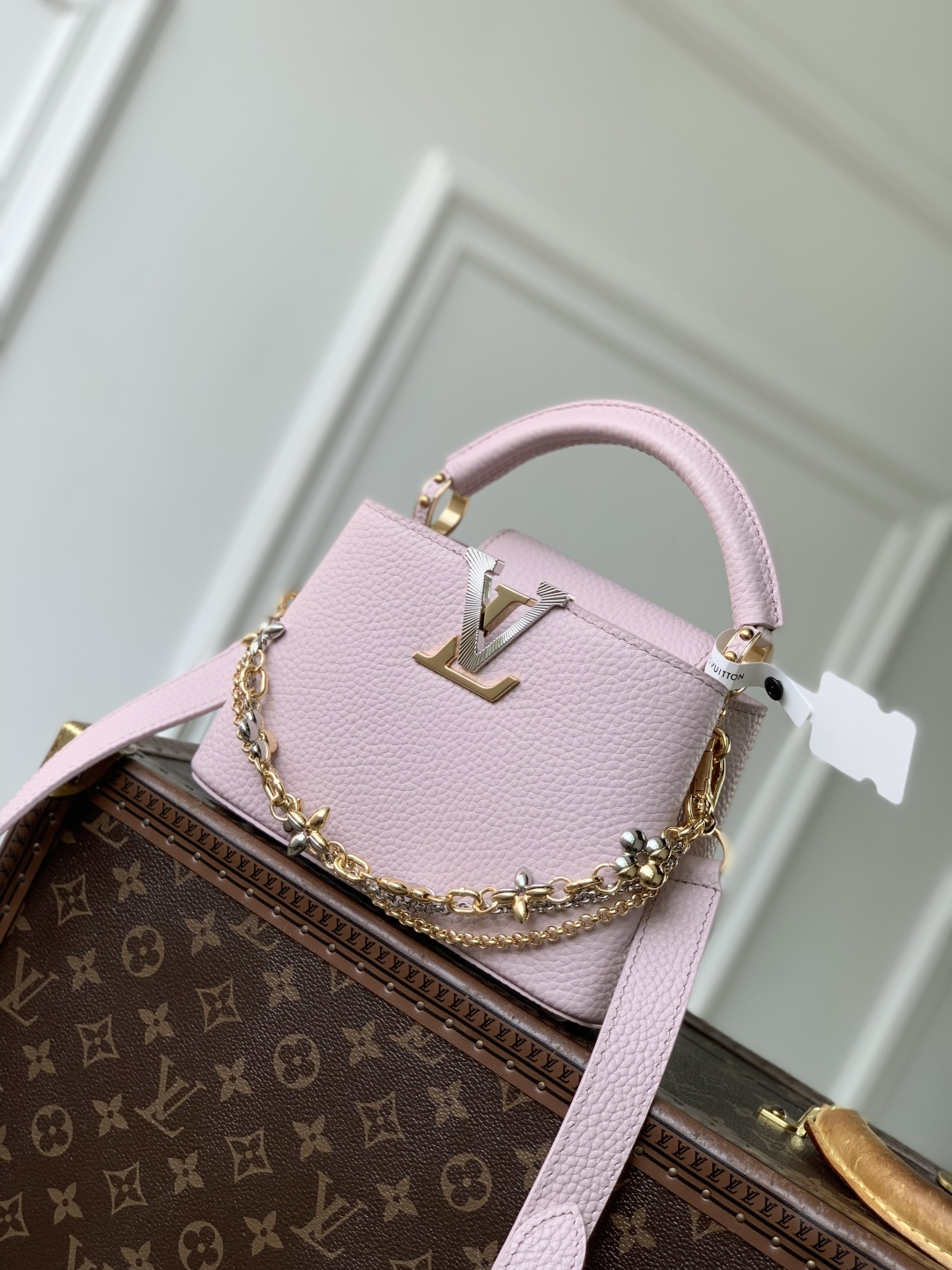 LV高仿Capucines Mini粉色手提包 金銀雙鏈花飾配件浪漫款