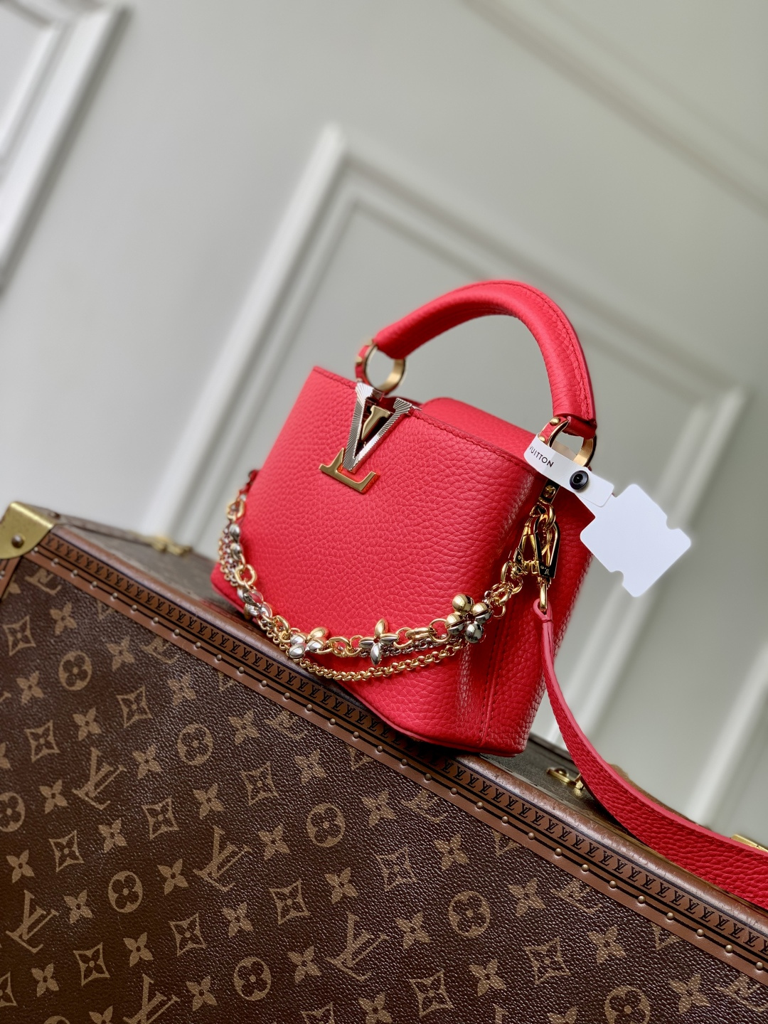 LV高仿Capucines Mini紅色手提包 立體鍊條點綴高級時尚感｜歐美奢侈品精品推薦