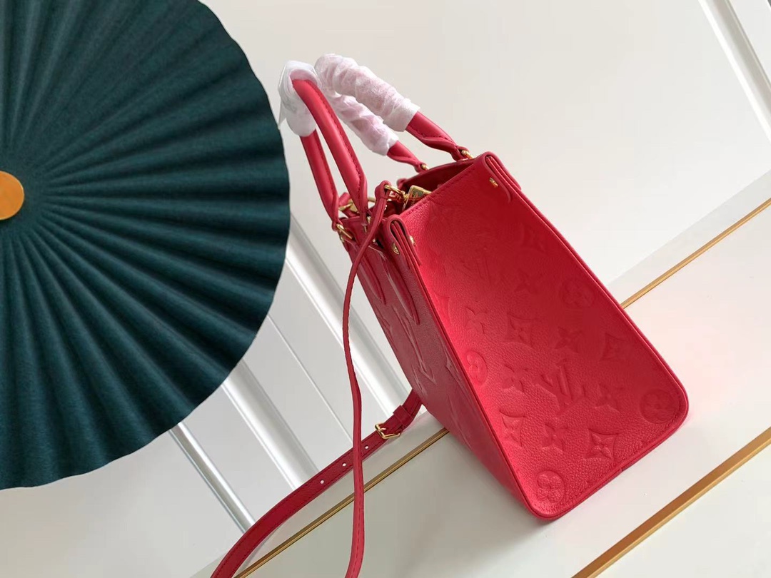 LV原單OnTheGo PM玫紅壓紋托特包 鮮明色調個性穿搭｜歐美奢侈品精品推薦