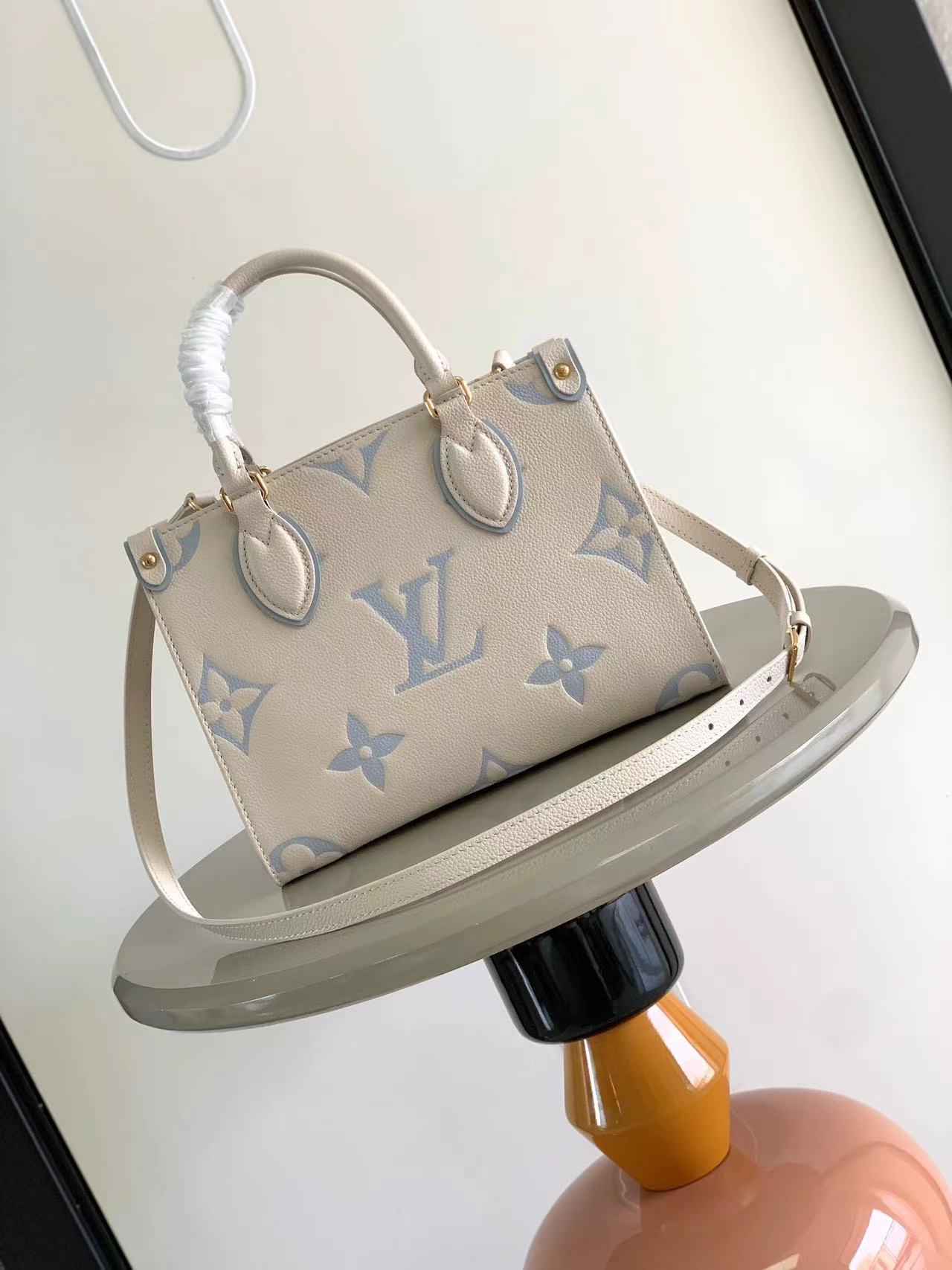 LV一比一OnTheGo PM灰藍拼色托特包 簡約柔色質感風｜歐美奢侈品精品推薦