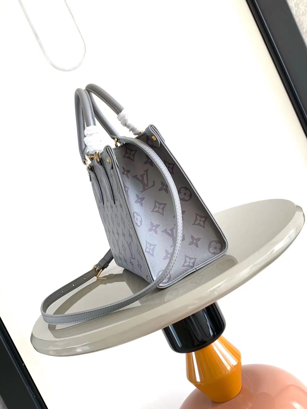 LV高仿OnTheGo PM灰紫老花托特包 幻彩霧感優雅風｜歐美奢侈品精品推薦