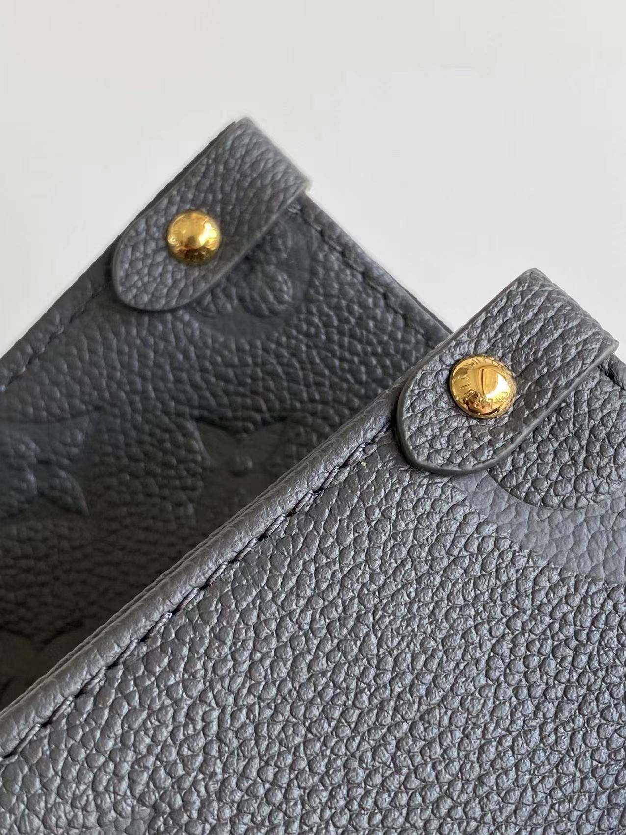 LV高仿OnTheGo PM深灰壓紋托特包 沉穩率性經典色｜歐美奢侈品精品推薦