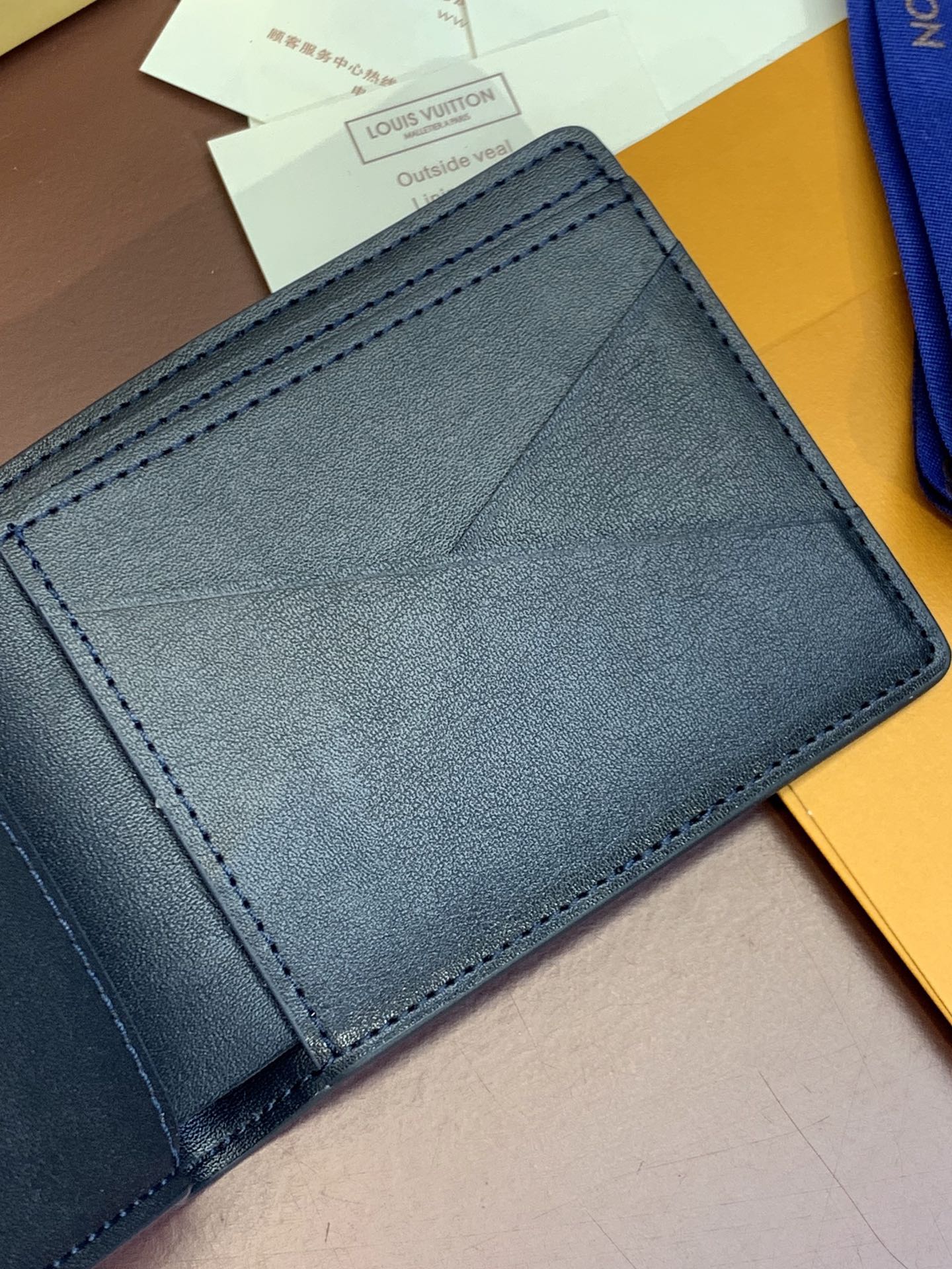 LV高仿男款短夾Monogram壓紋黑白經典款｜歐美奢侈品精品推薦