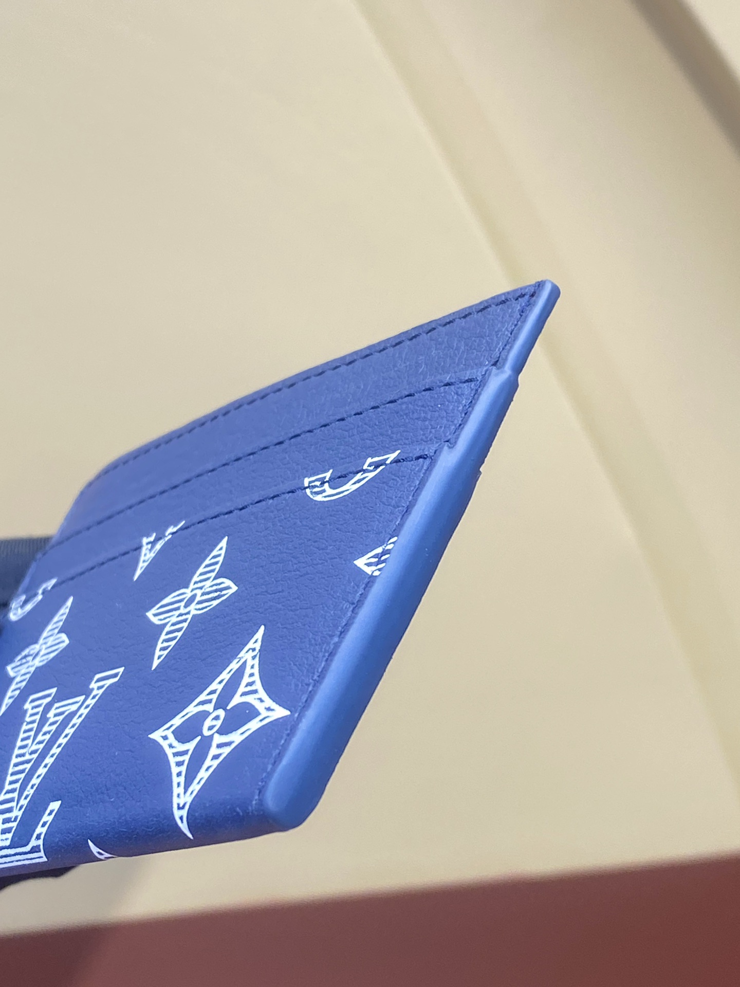 LV高仿卡夾男款藍色壓紋Monogram皮革設計｜歐美奢侈品精品推薦
